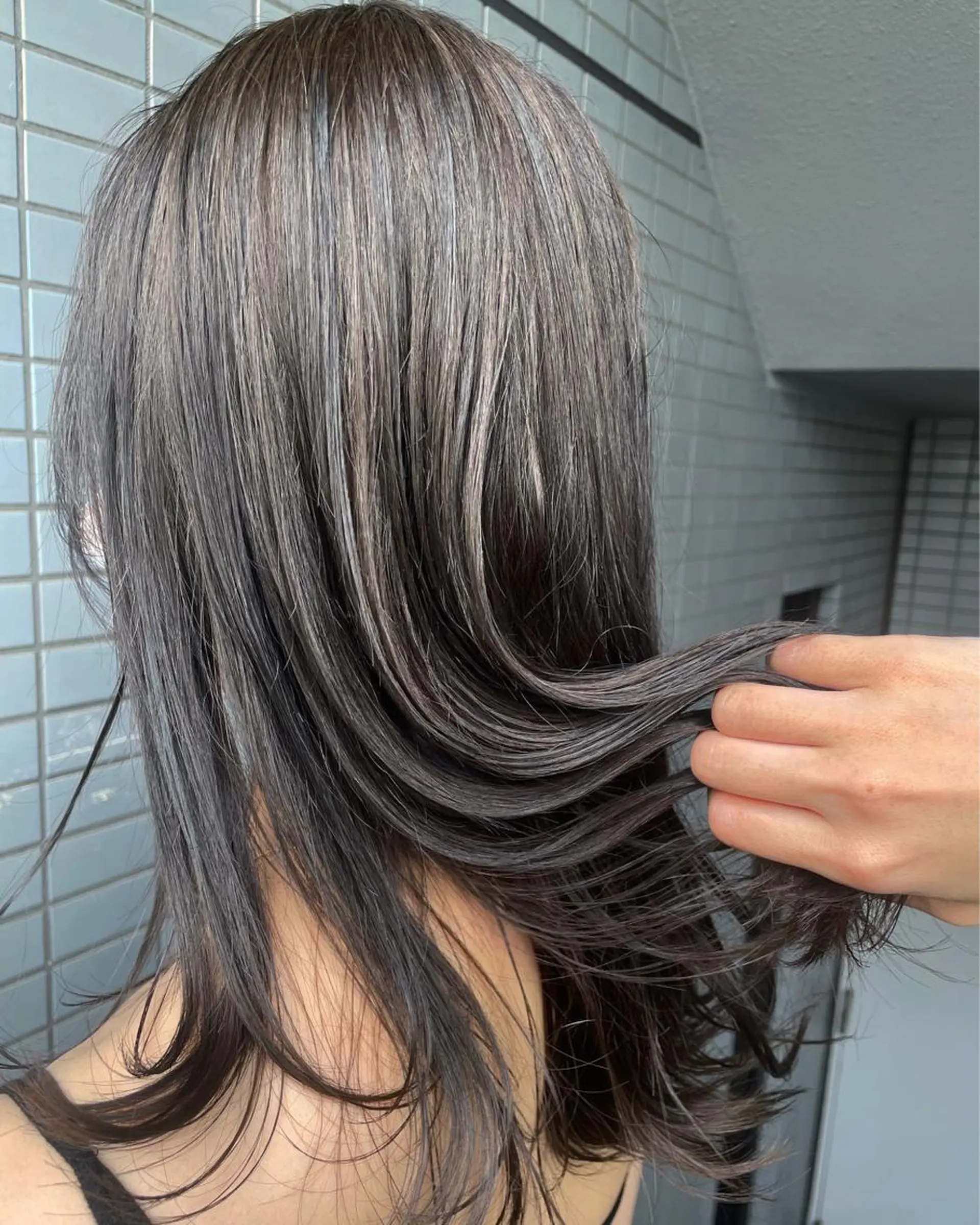 セミロング カラー アディクシーカラー ダークグレー ダークグレージュ グレージュ ヘアカラー Feria所属・カウンセリング重視 🌿‬Tsuyukiのヘアスタイル