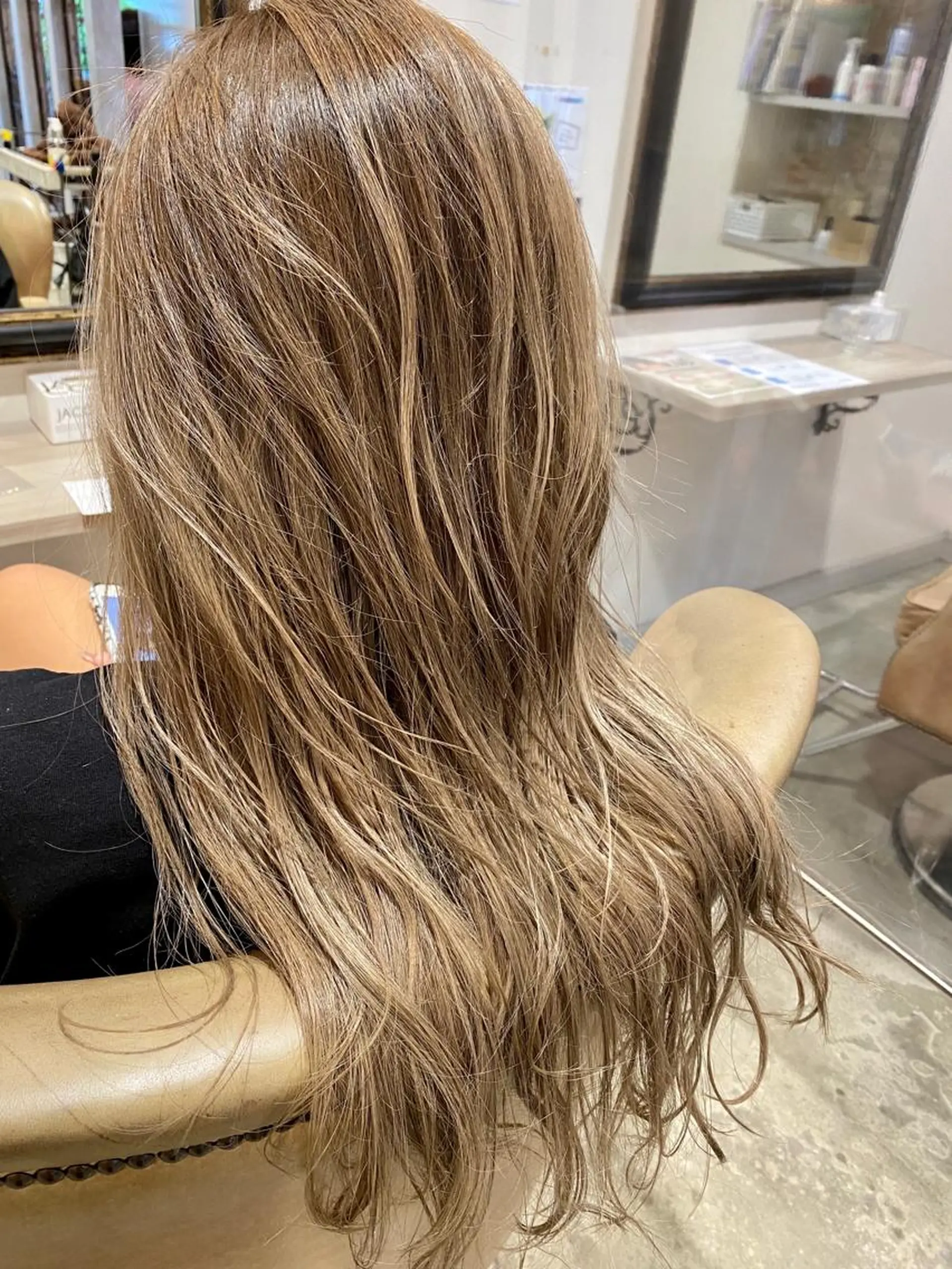 ロング カラー ベージュカラー ブリーチ 透明感カラー イルミナカラー 外国人風カラー ヘアカラー トリートメント #艶髪・髪質改善 有田怜平のヘアスタイル