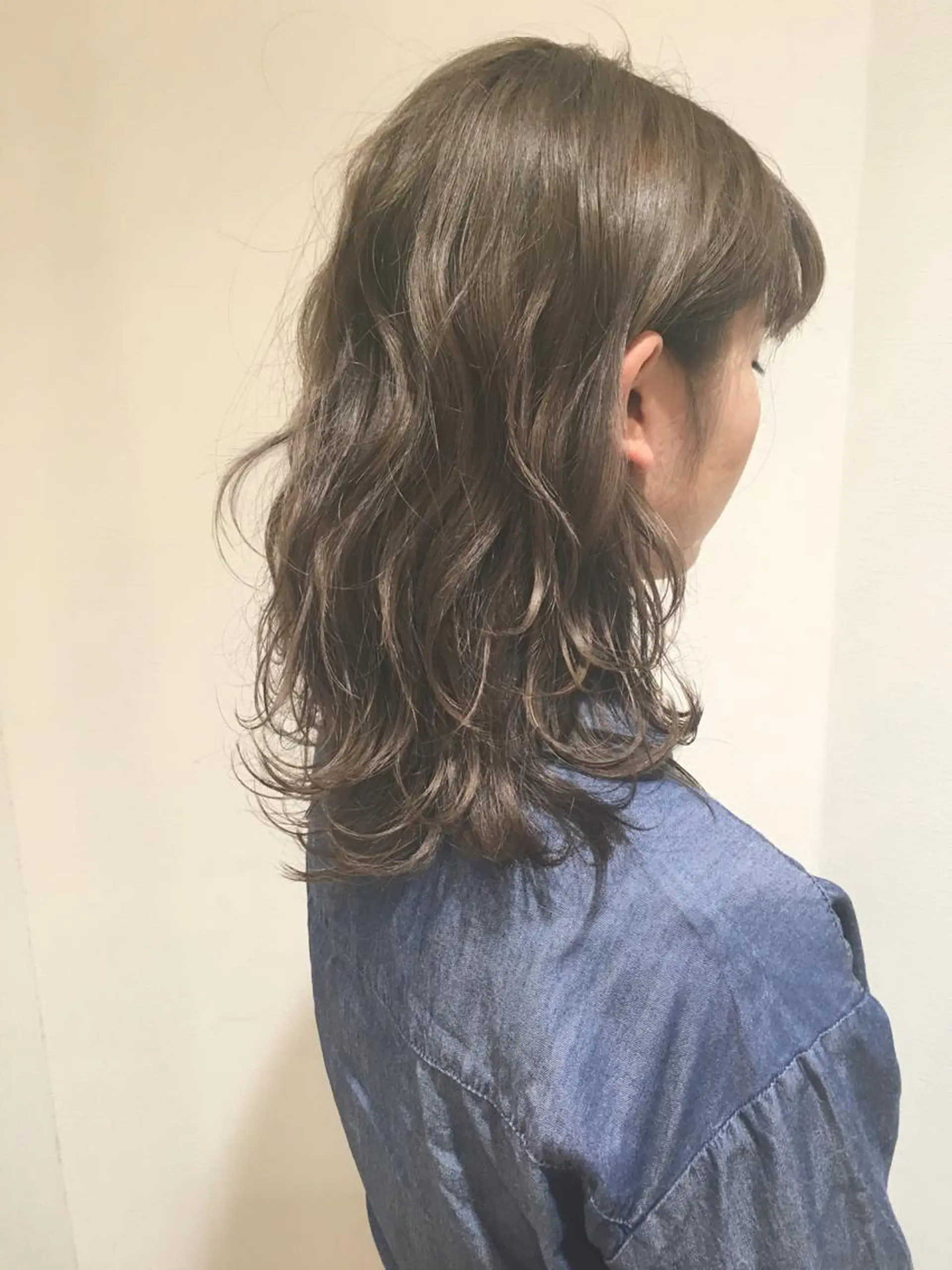 ミディアム カラー アッシュ アッシュグレー アッシュグレージュ グレージュ ディレクター ノナカのヘアスタイル