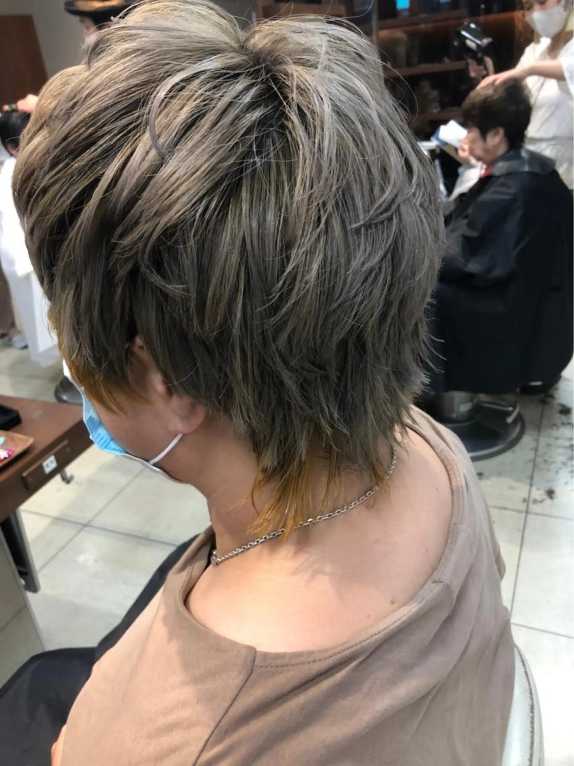 ショート カラー お団子ヘア ブリーチ イヤリングカラー 🌈haru🌻 藤沢ハイトーン🌈のヘアスタイル