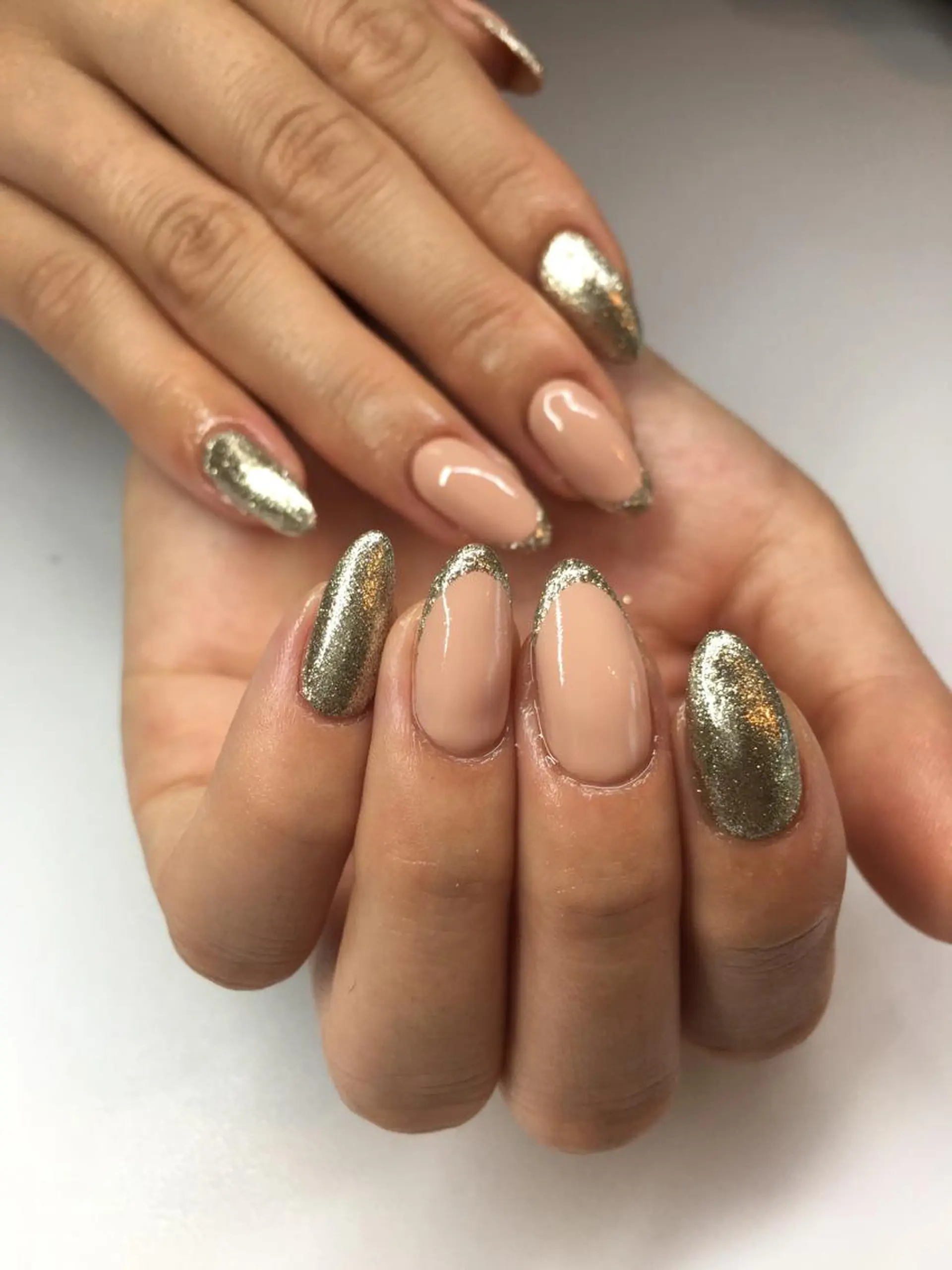 ネイル フレンチネイル ラメ(グリッター) オフィスネイル ハンドネイル glow_ nailのネイルデザイン