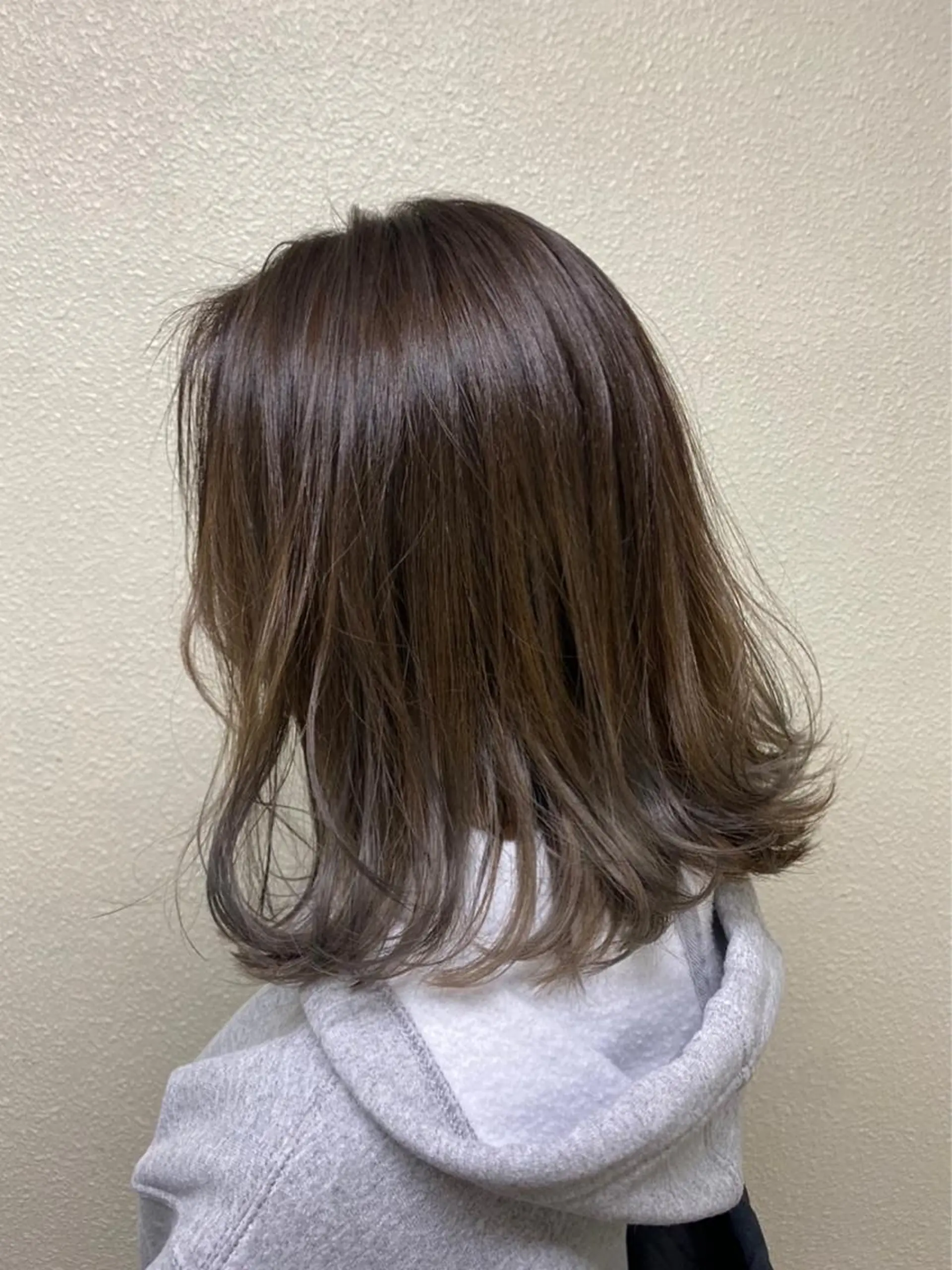 ミディアム カラー ikeda shioriのヘアスタイル