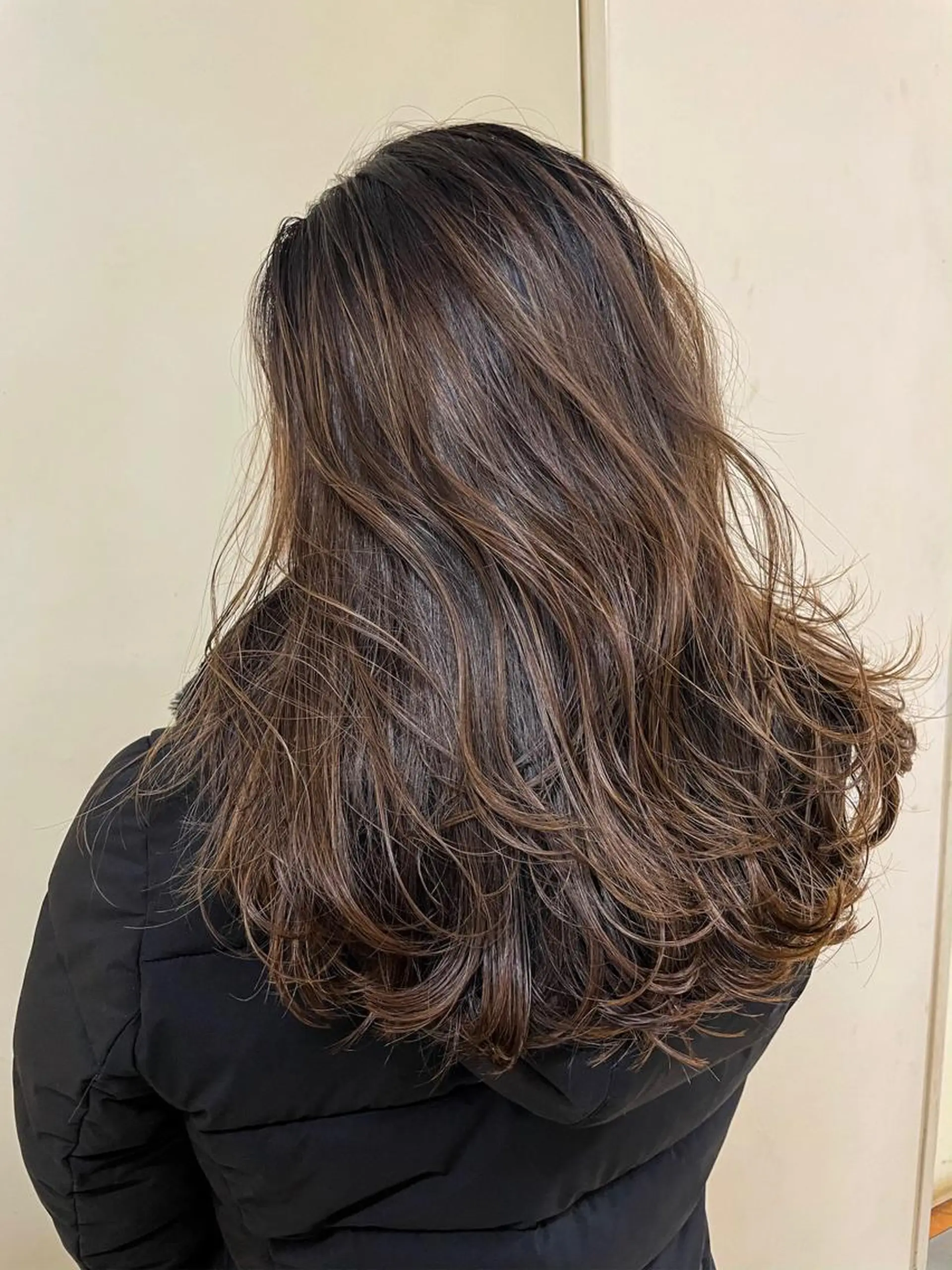 セミロング カラー アイジマヒロ vagueのヘアスタイル