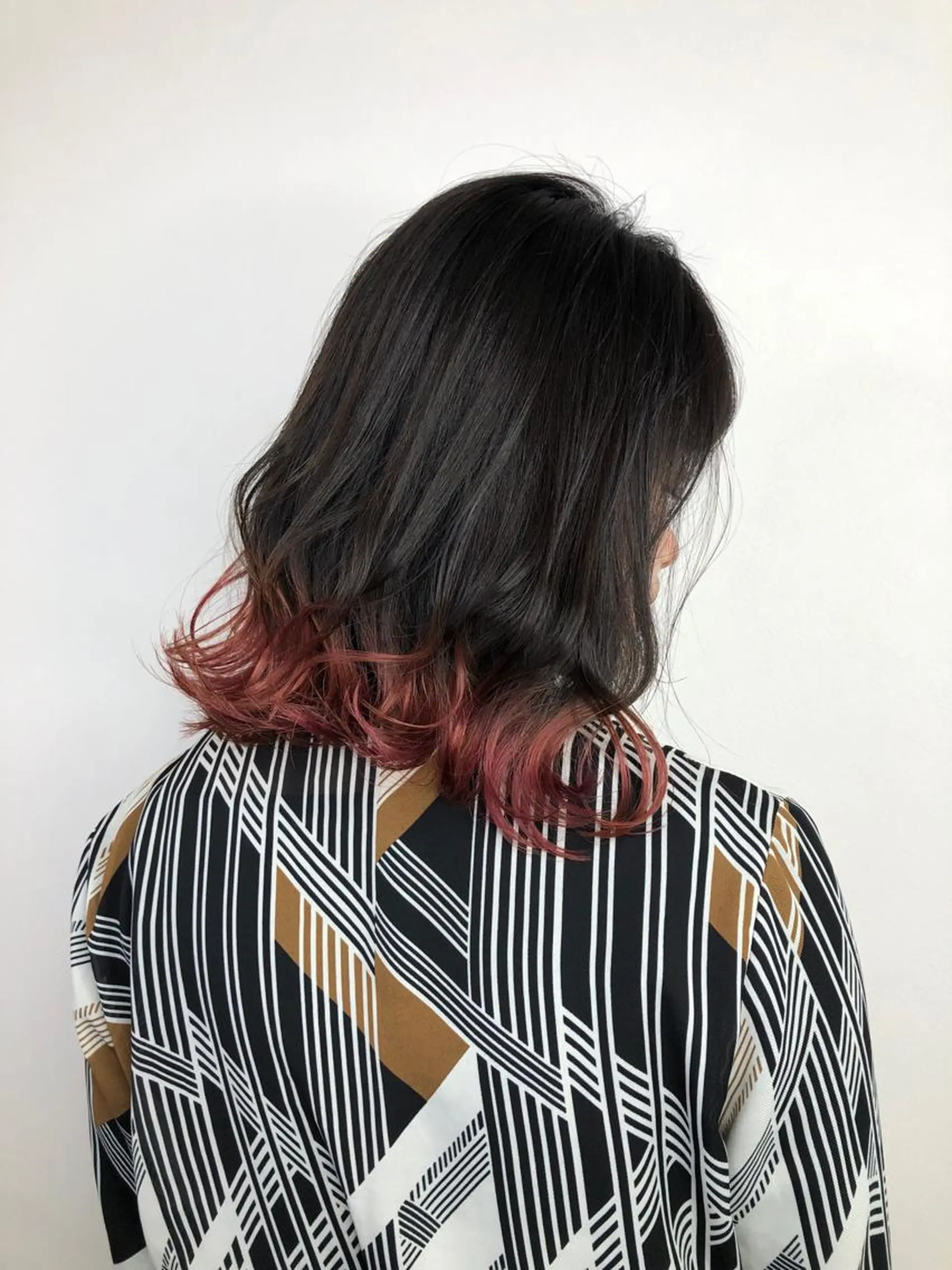 セミロング カット ヘアカラー a .のヘアスタイル