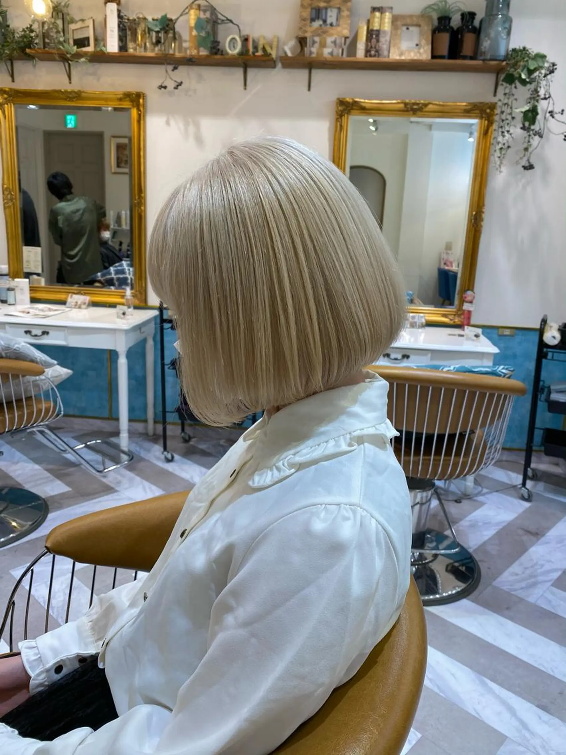 ショート カラー ブリーチ ブロンド ホワイトブロンド レイヤーと顔まわり 大好き❣️関口拓馬のヘアスタイル