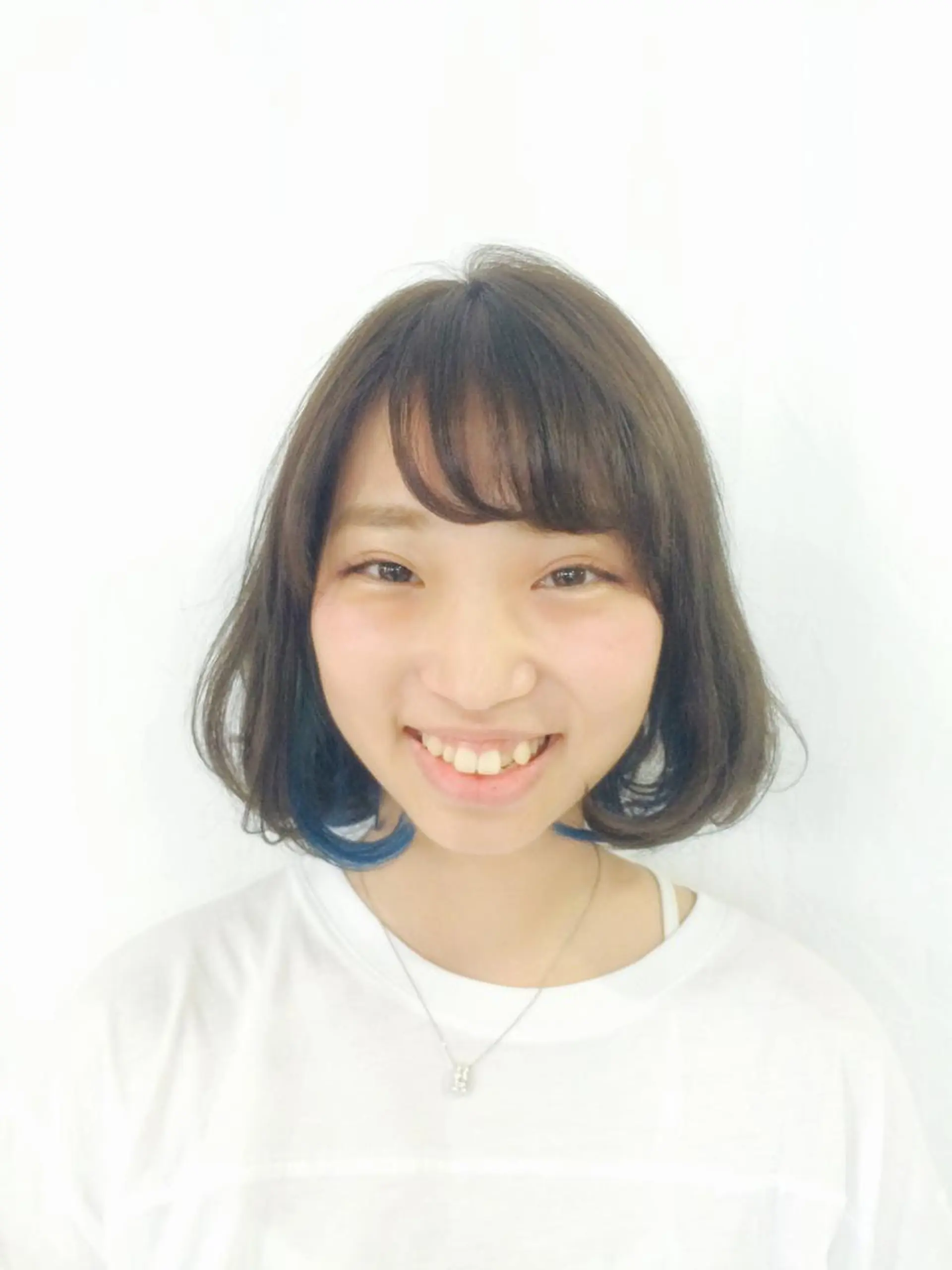 ミディアム カラー アッシュ ブリーチ ブルーカラー 透明感カラー インナーカラー LUCK本厚木 浦住 貴大のヘアスタイル