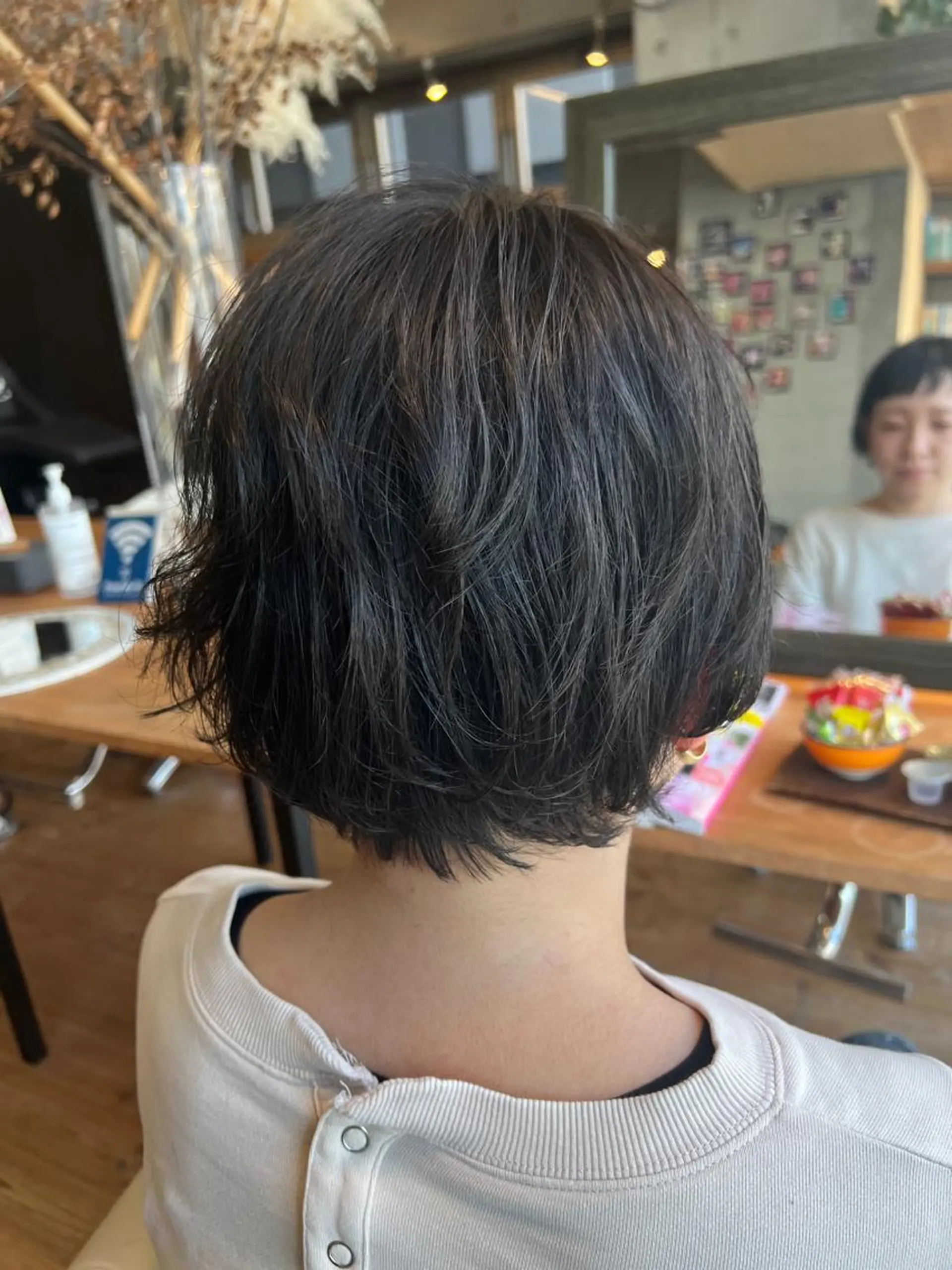 カラー ブリーチ イヤリングカラー グラデーションカラー ハイライトカラー インナーカラー カット パーマ BEACH　HAIR&NAIL所属・両国駅徒歩1分⭐️ アイロン仕上げのヘアスタイル