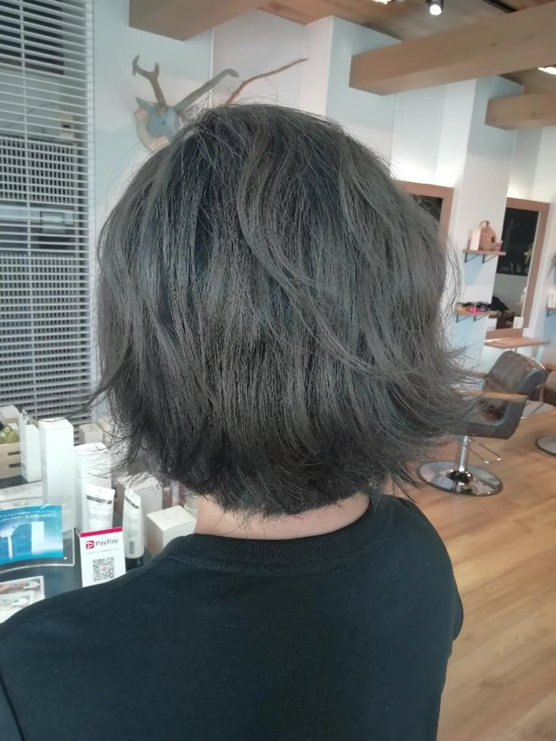 カラー アッシュ アッシュグレー ブリーチ 透明感カラー 堀 望美のヘアスタイル