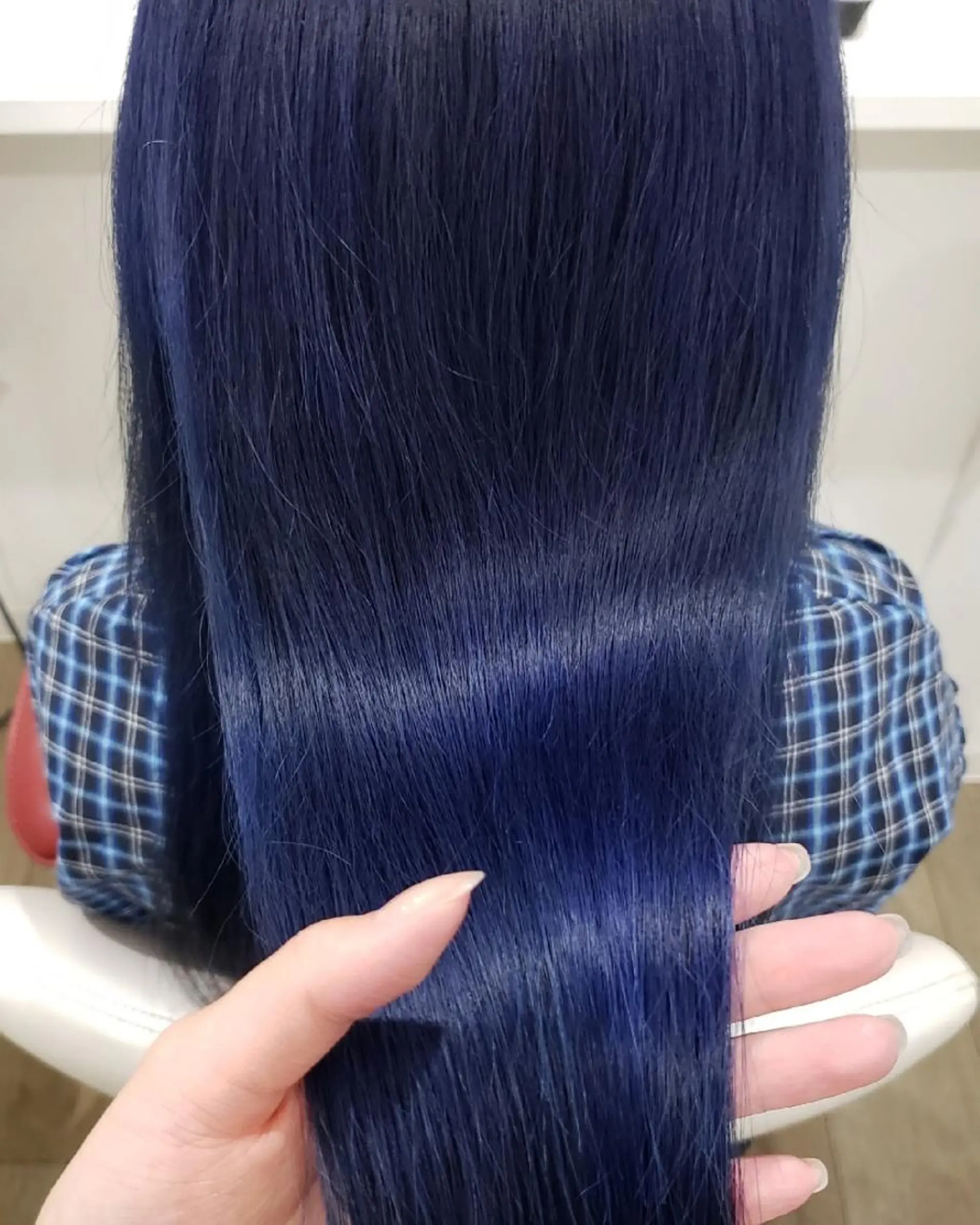 ロング カラー ブリーチ ブルーカラー ブルージュ ケアブリーチ ネイビーカラー 髪質改善サロン🍃 AIRI のヘアスタイル