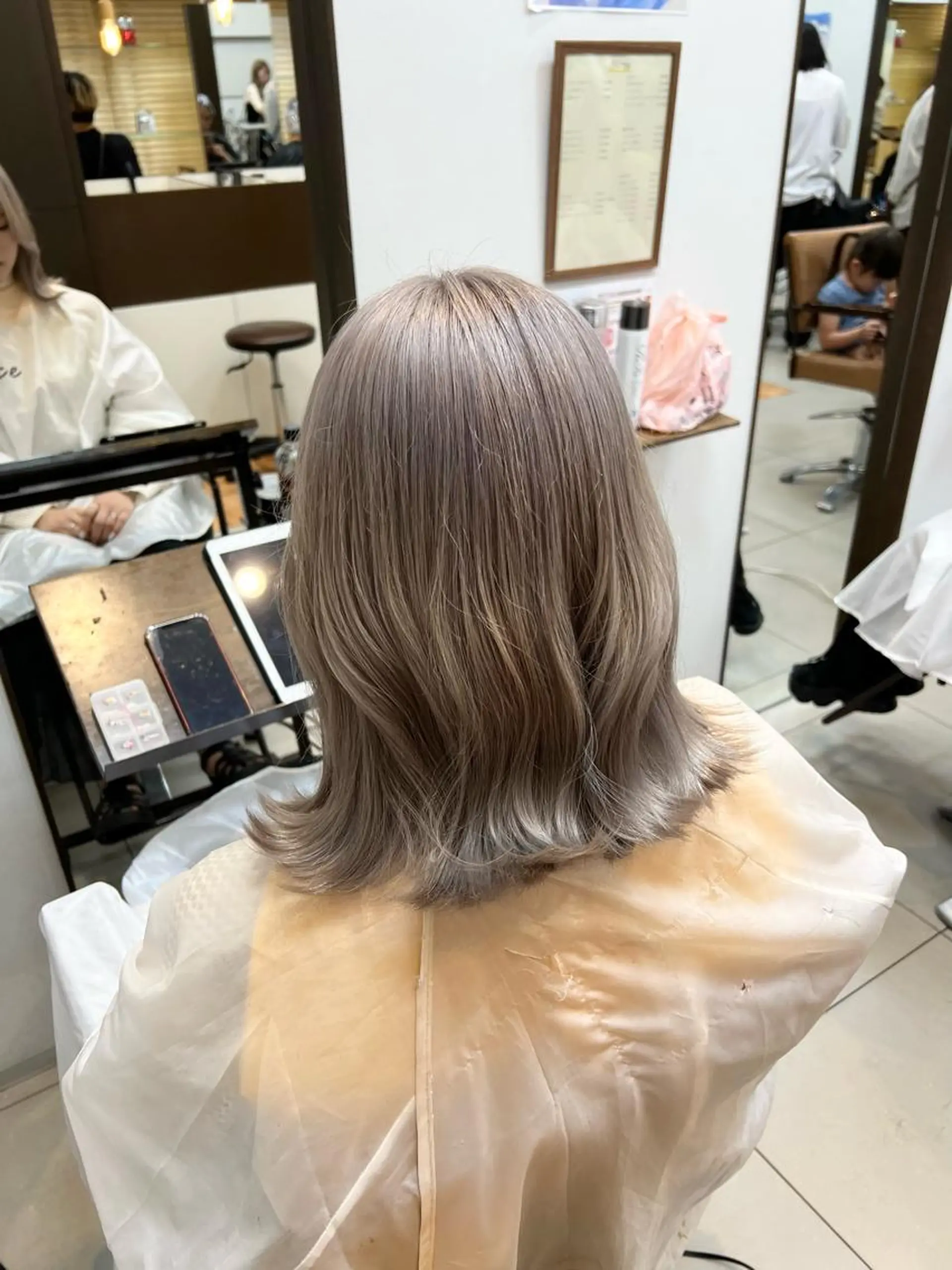 セミロング カラー グレージュ SOYONなんば店 ／韓国風のヘアスタイル