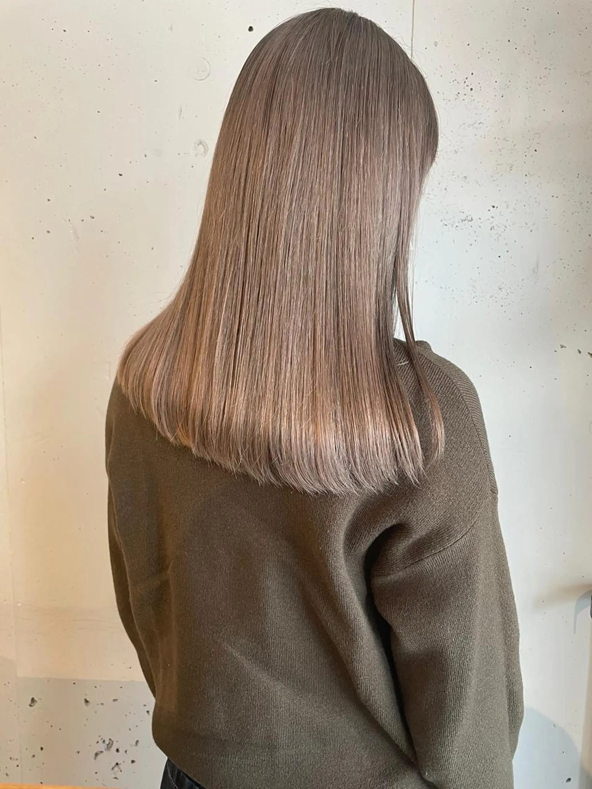 セミロング カラー ブリーチ ZOA classic hair所属・東 みのりのヘアスタイル