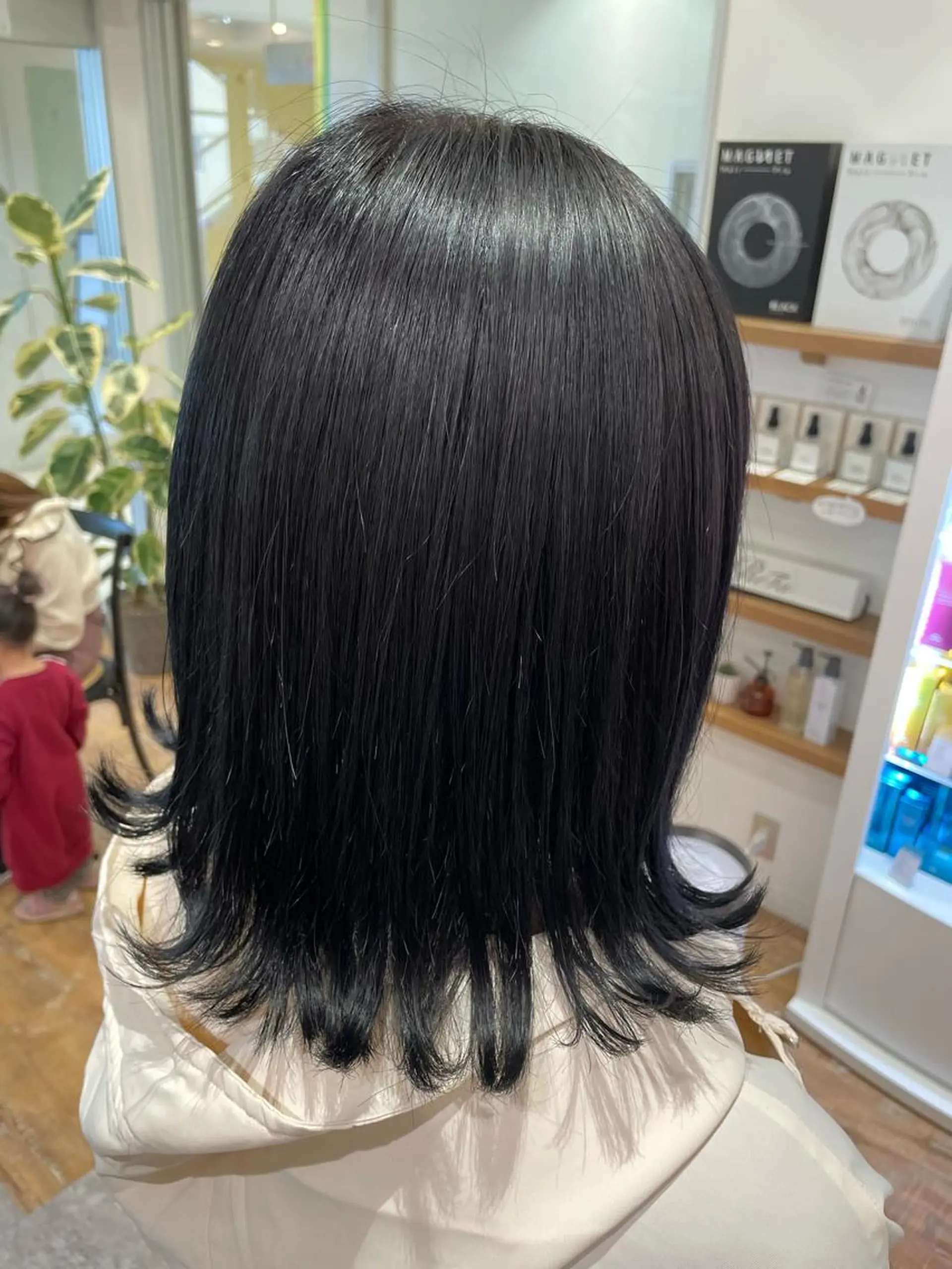 カラー ヘアカラー ハイトーン、ベージュ ボブカット🫧のヘアスタイル