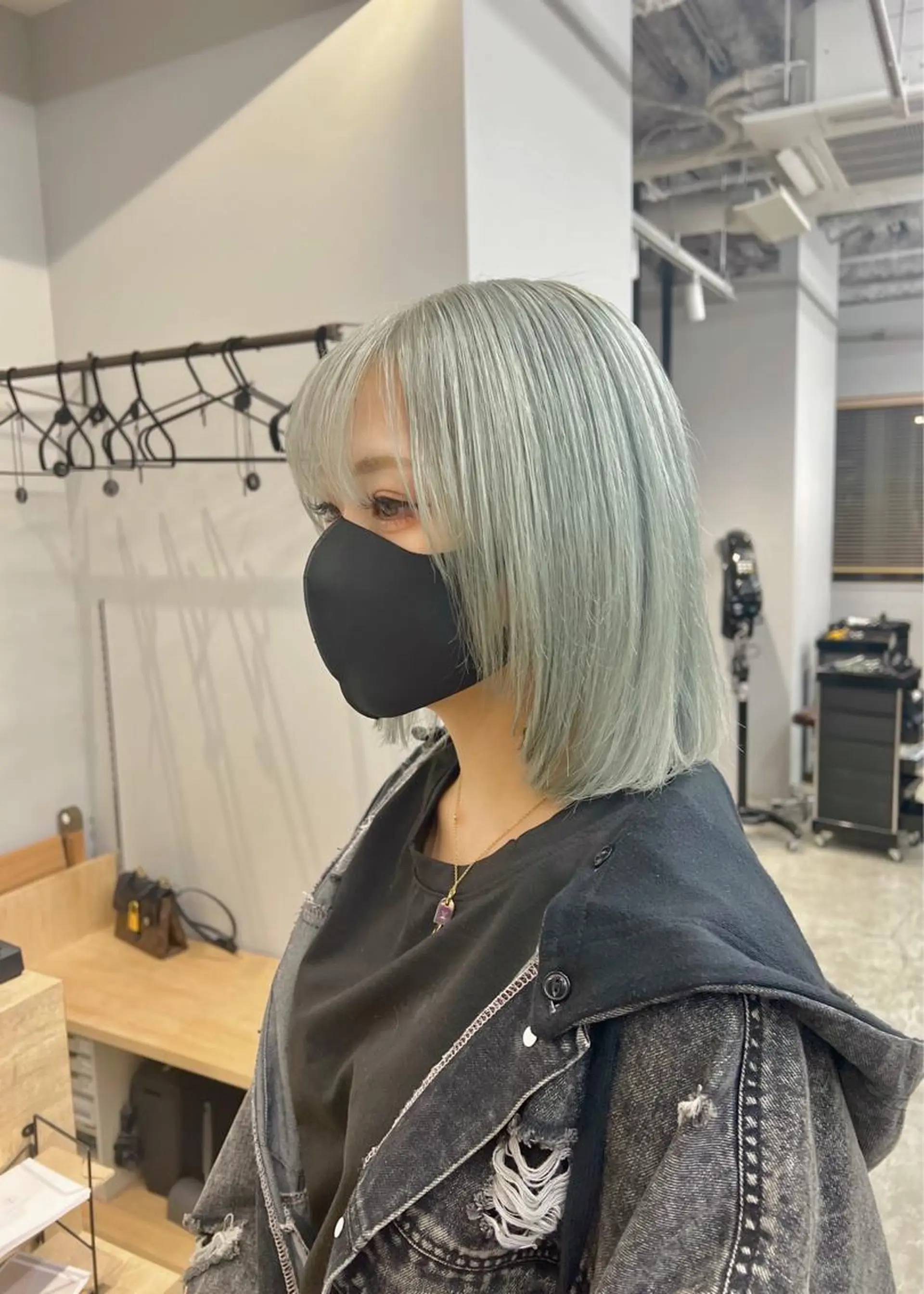 ショート カラー アッシュ アッシュグレー ミント レイヤー/デザイン カラー岡本智樹のヘアスタイル