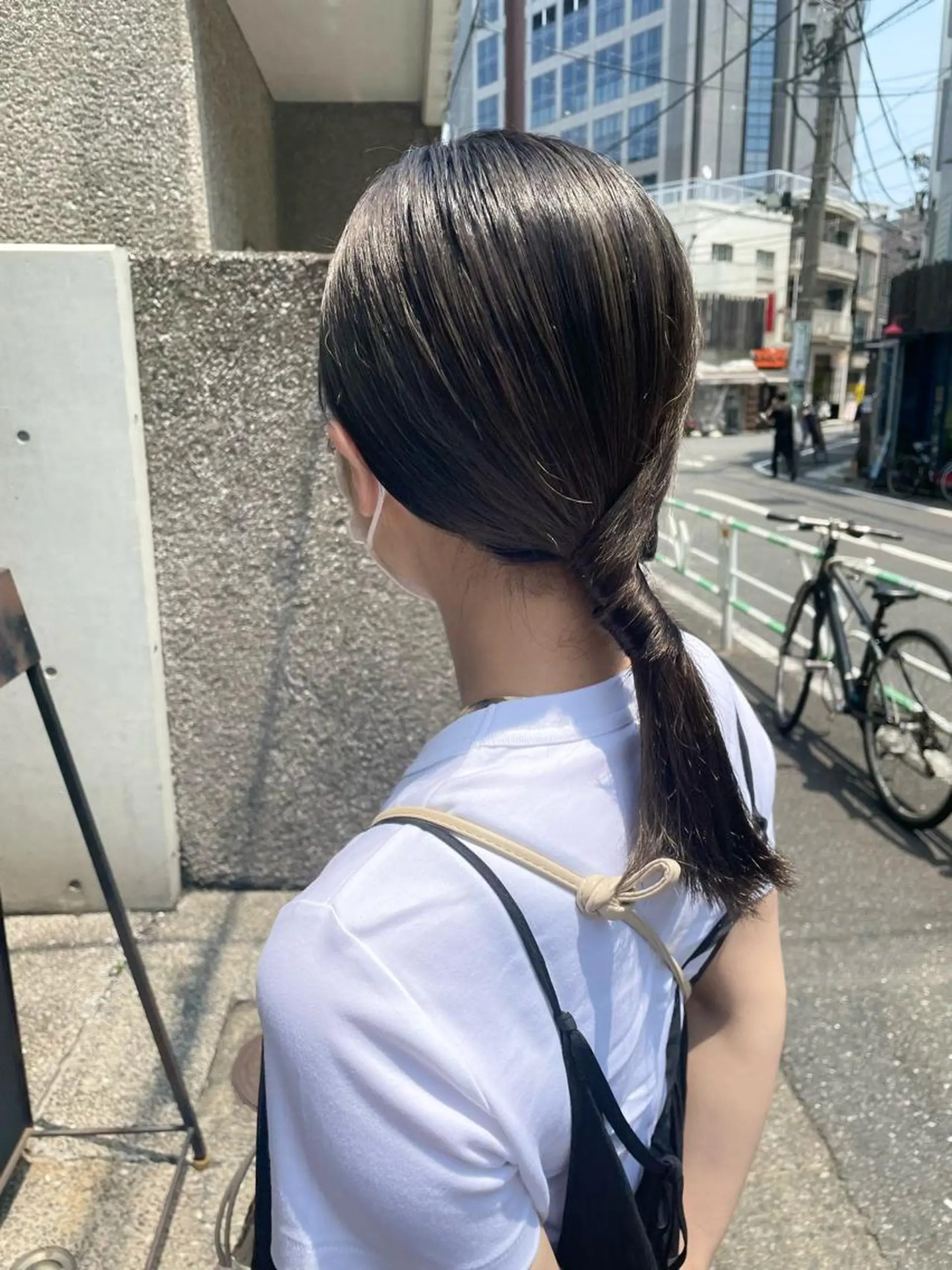 ミディアム カラー NERO 眞下秋歩のヘアスタイル