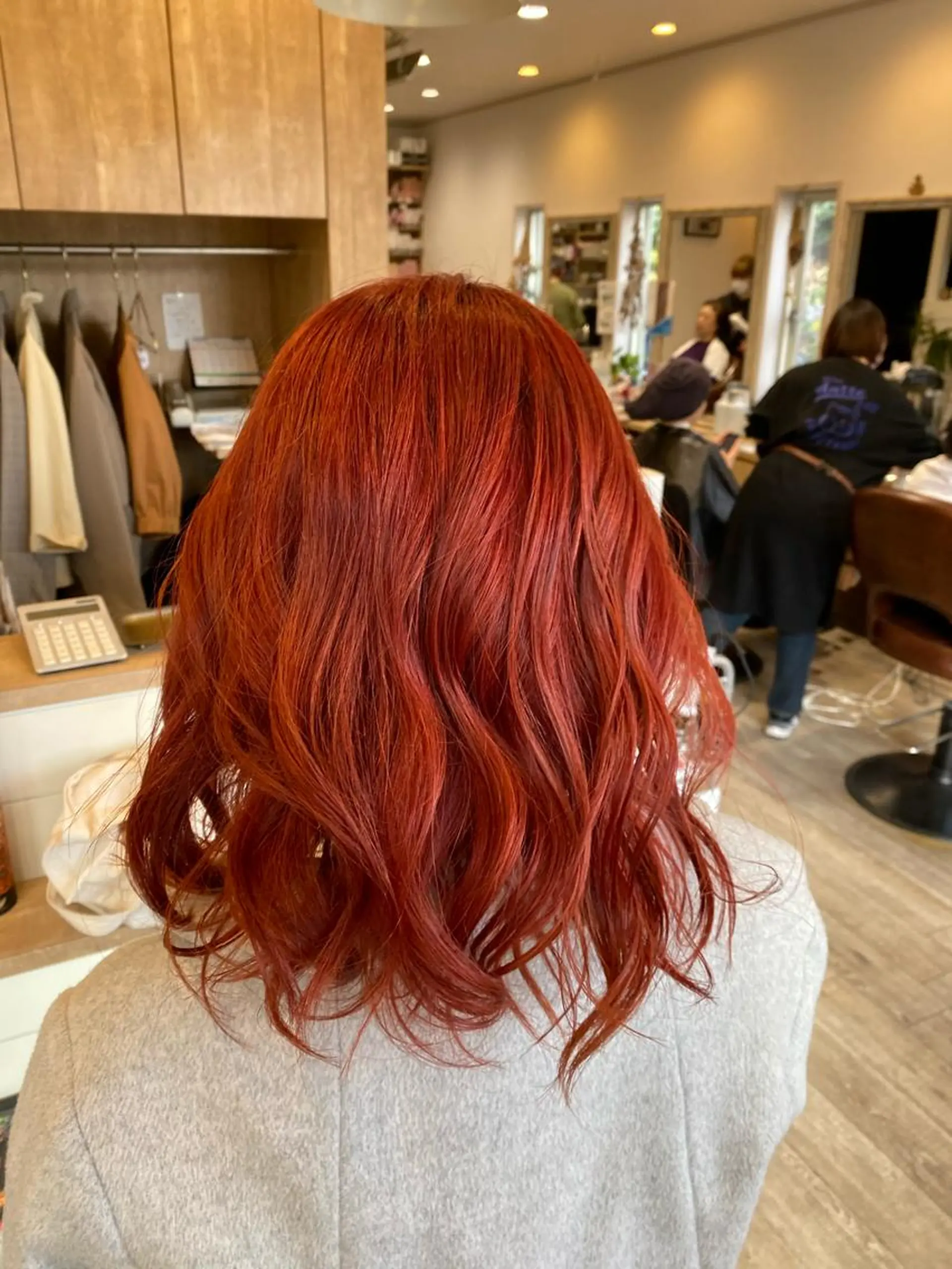 カラー ボルドーカラー レッドカラー レイヤーカット ハイトーンウエダのヘアスタイル