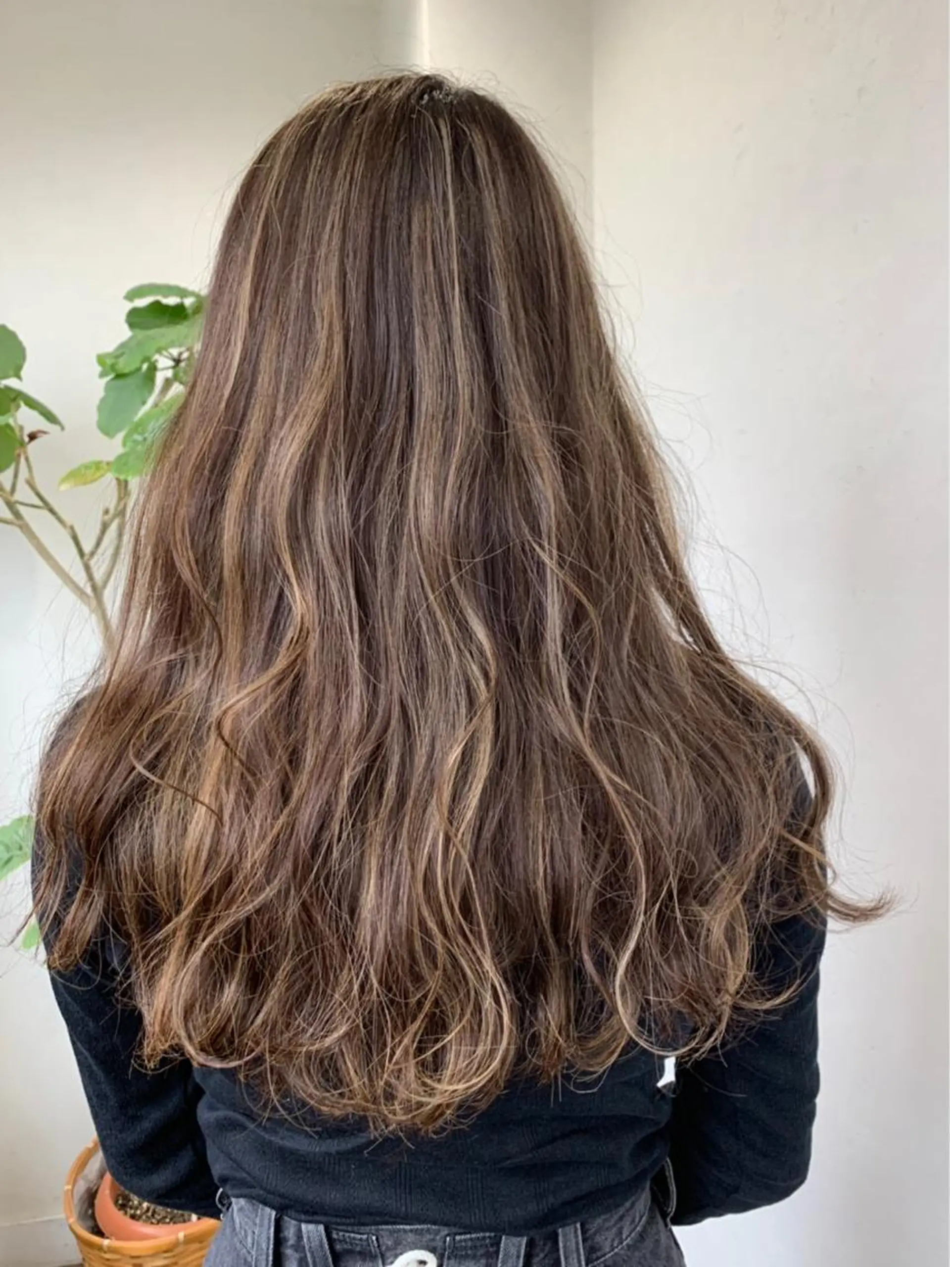 ロング カラー ヘアカラー 塩崎 明菜のヘアスタイル
