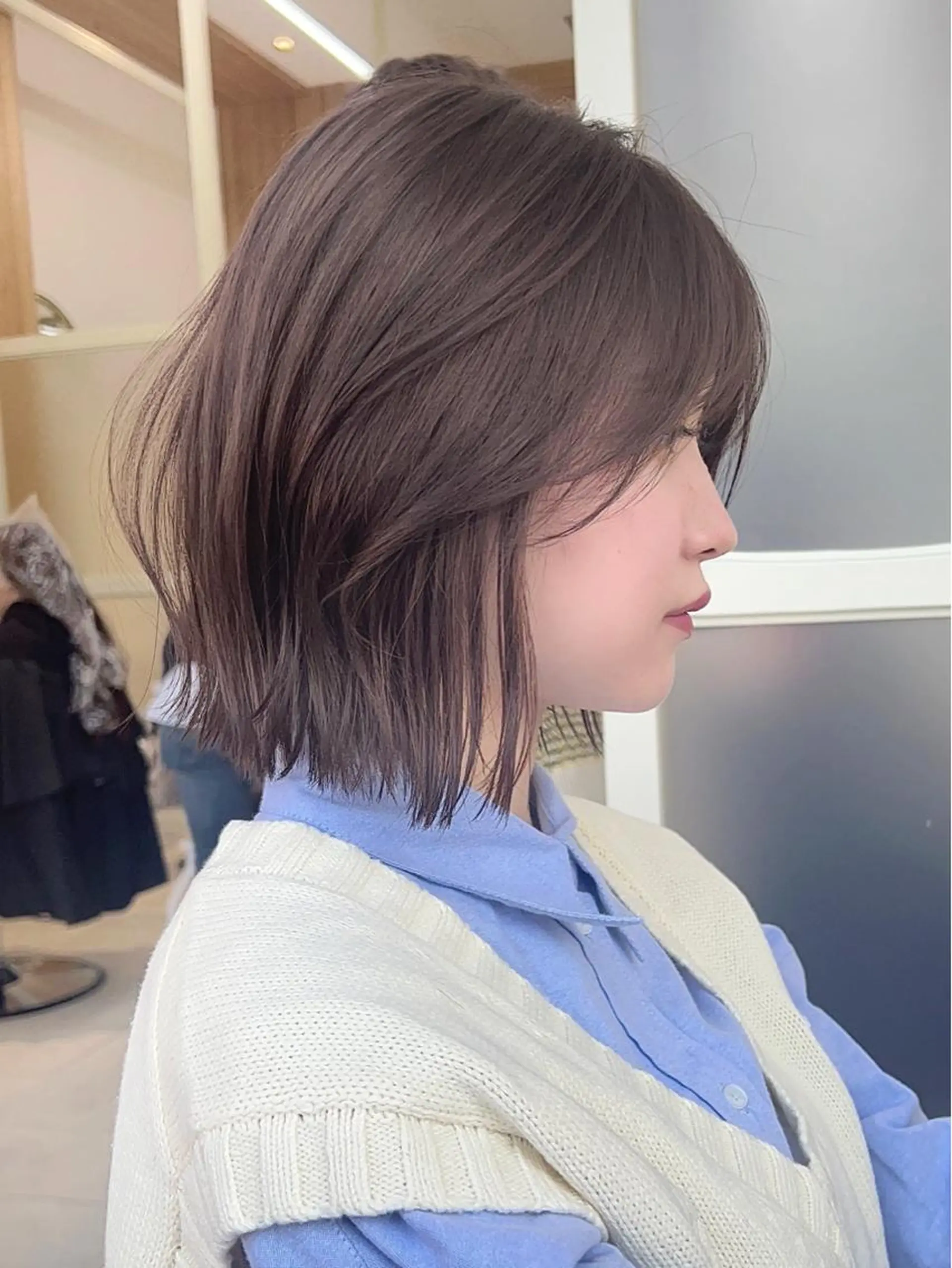 ミディアム カラー ミストバング 透明感カラー グレージュ ボブ くびれヘア カット ヘアカラー トリートメント ニュアンスレイヤー ハイトーンカラーのヘアスタイル