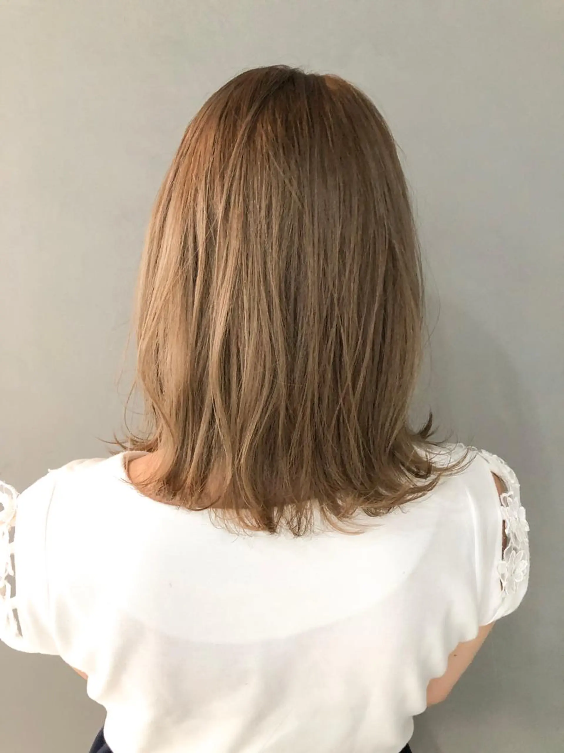 ミディアム カラー ベージュカラー ミルクティーベージュ カット ヘアカラー 髪質改善/ハッチー ブリーチ/コタケのヘアスタイル