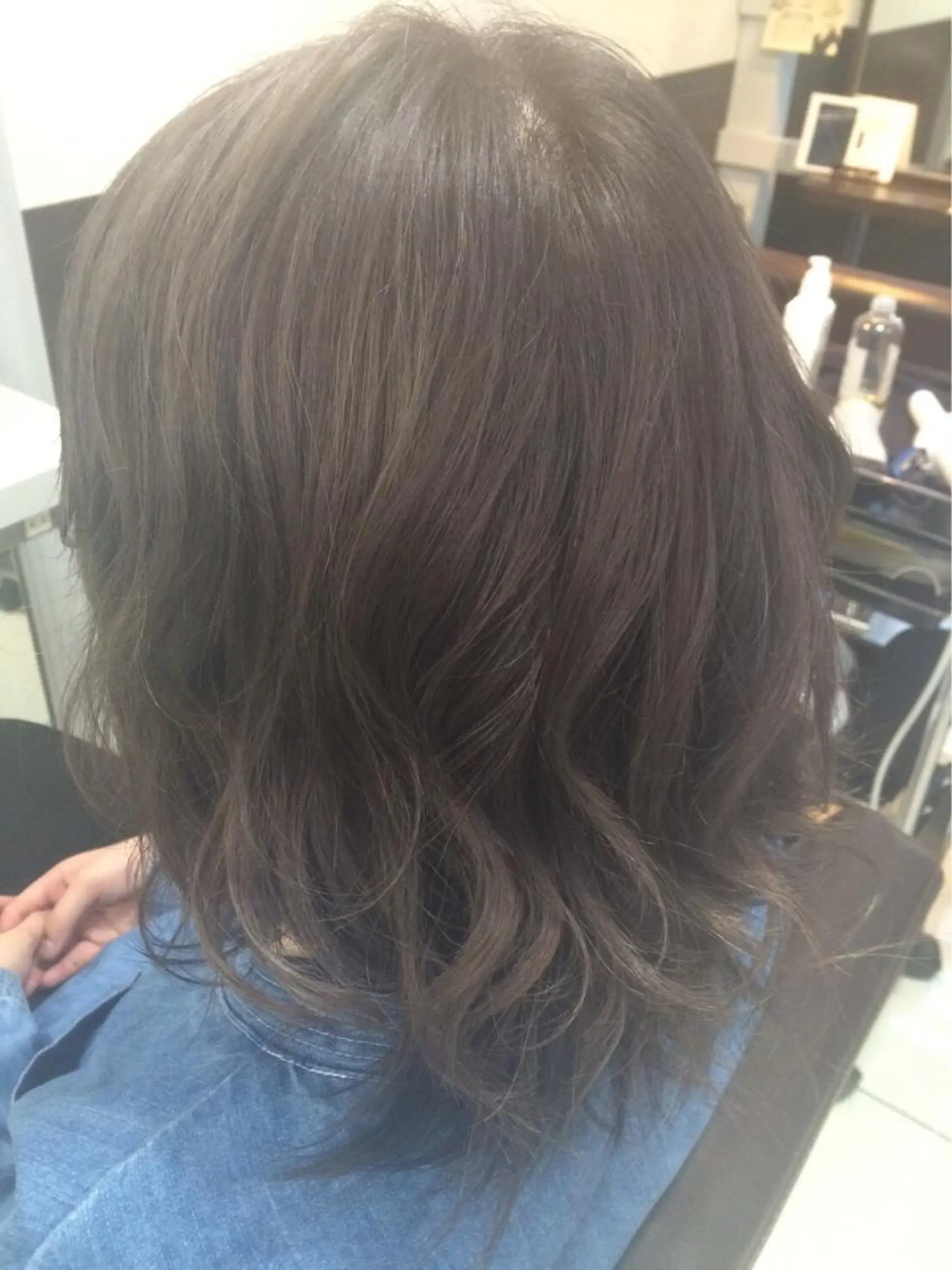 ミディアム カラー ヘアアレンジ シルバー 大石 祐那のヘアスタイル