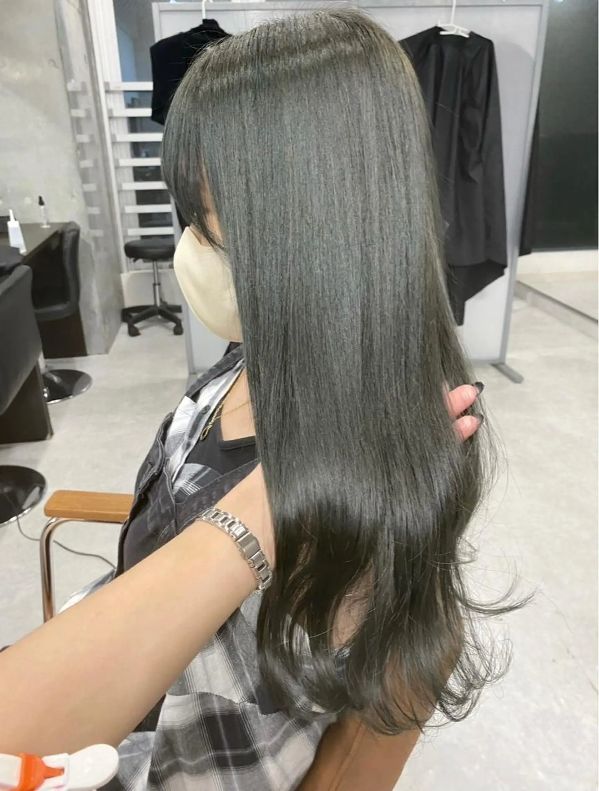セミロング カラー ヘアアレンジ アッシュ アッシュグレー アッシュグレージュ バレイヤージュ ミストバング カット ヘアカラー トリートメント 🌟🍒ハイトーン 韓国ヘア/ユウミのヘアスタイル