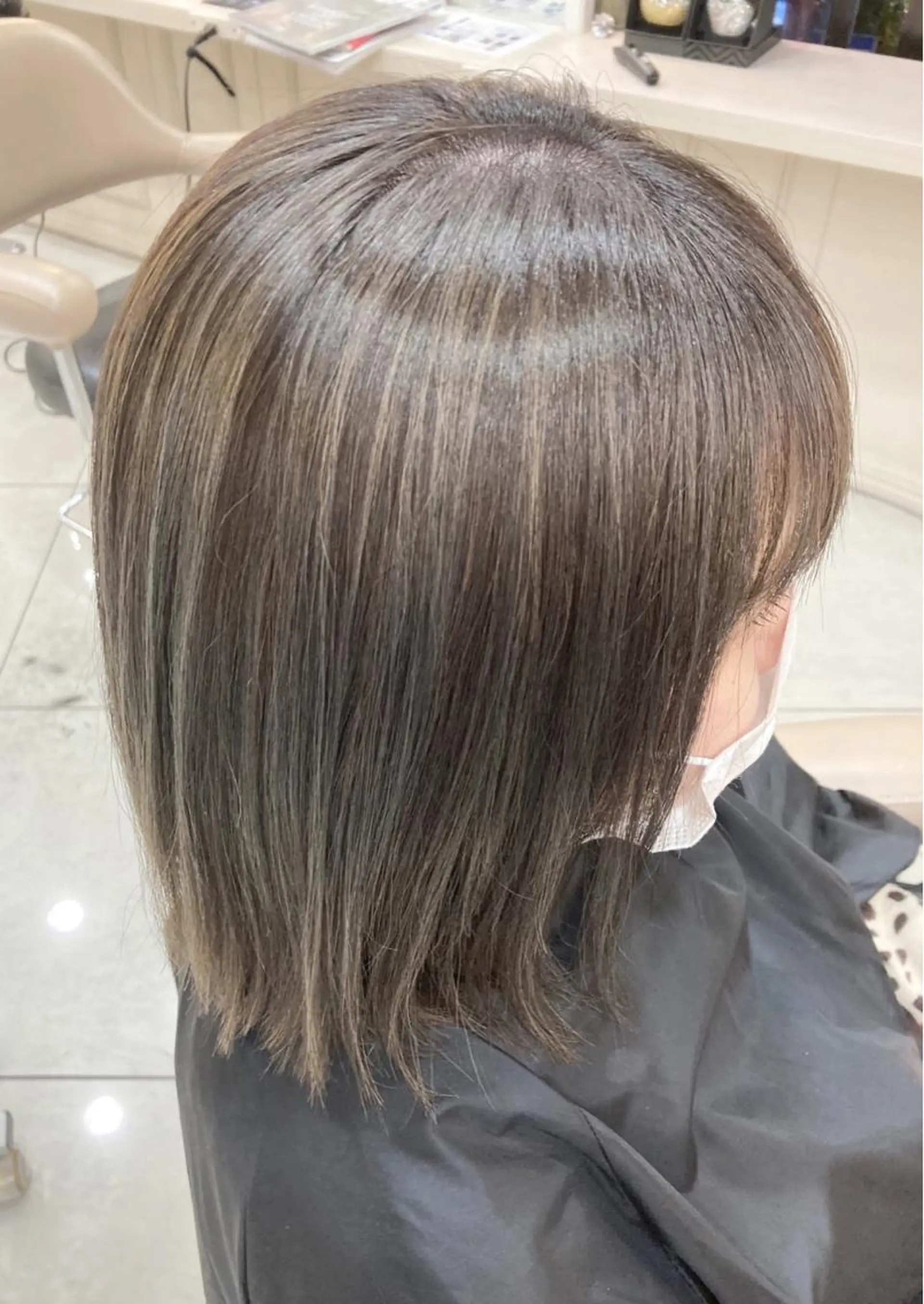 セミロング カラー 白髪ぼかしハイライト ヘアアレンジのヘアスタイル