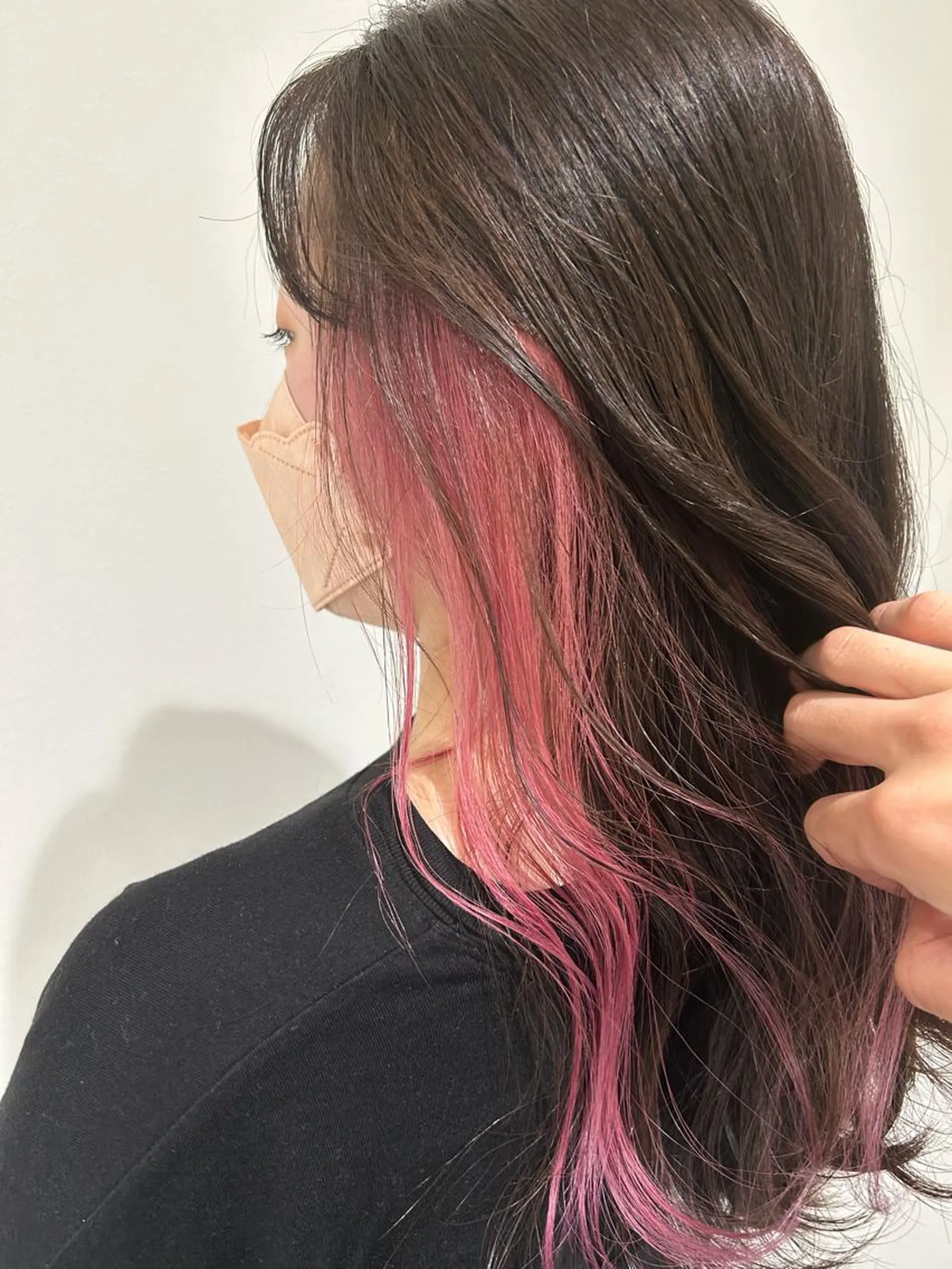 ミディアム カラー ブリーチ イヤリングカラー ハイトーンカラー ピンクカラー ヘアカラー 青木 光太朗のヘアスタイル