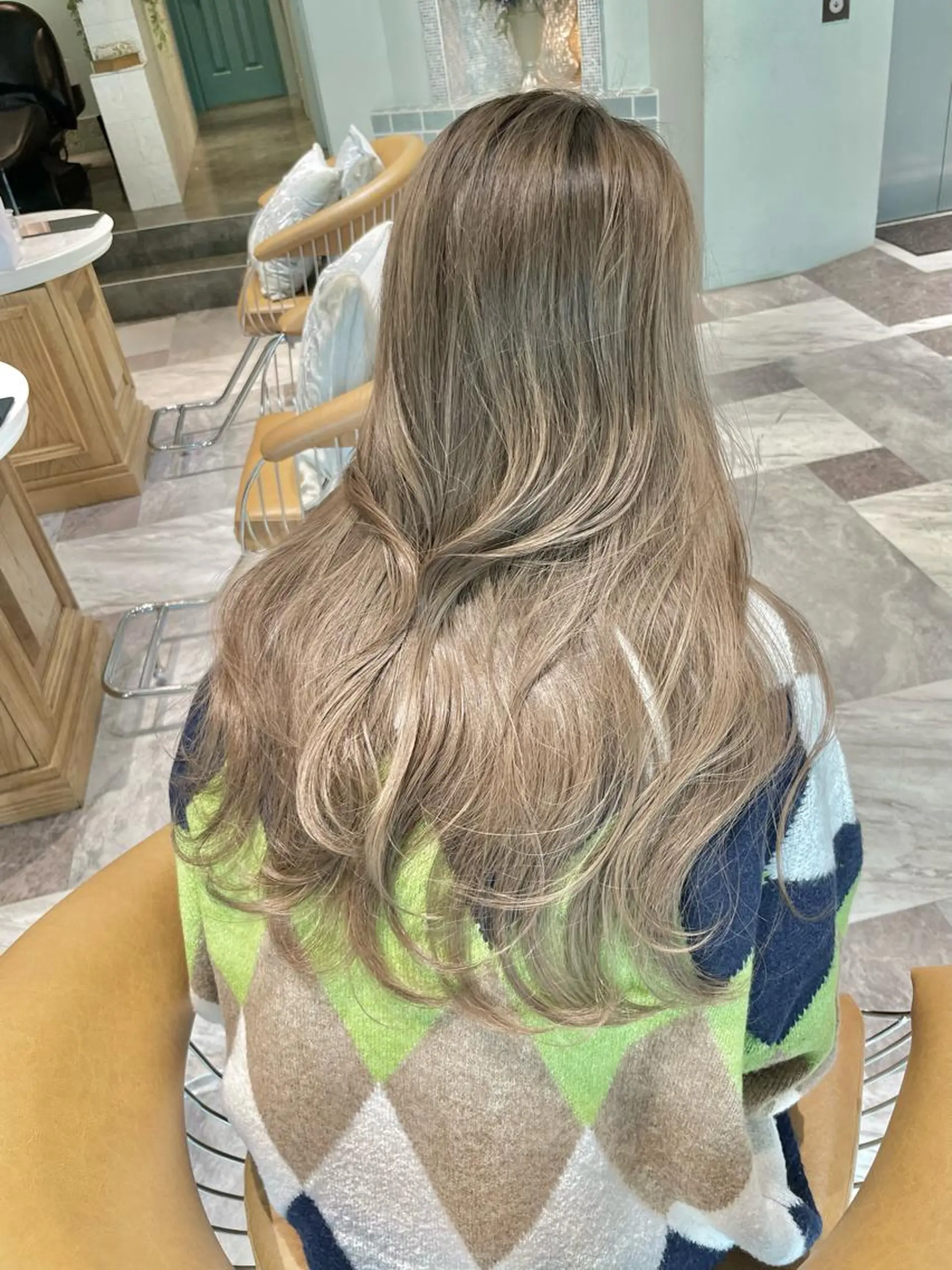 ロング カラー バレイヤージュ ブリーチ ケアブリーチ ダブルカラー グラデーションカラー ミルクティー 特化🌈渡辺隼也のヘアスタイル
