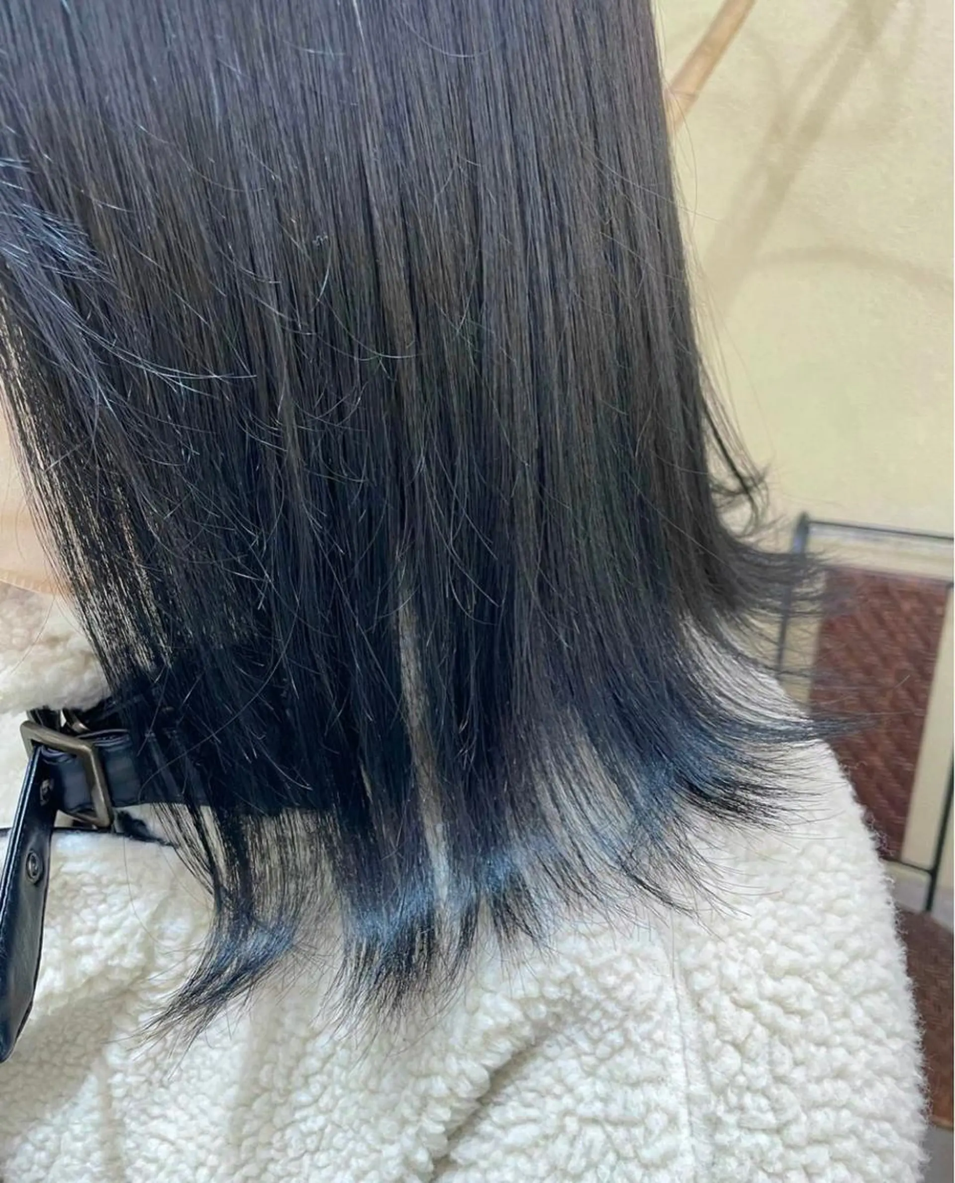 ミディアム カラー ブルーカラー 塩谷 雪花のヘアスタイル