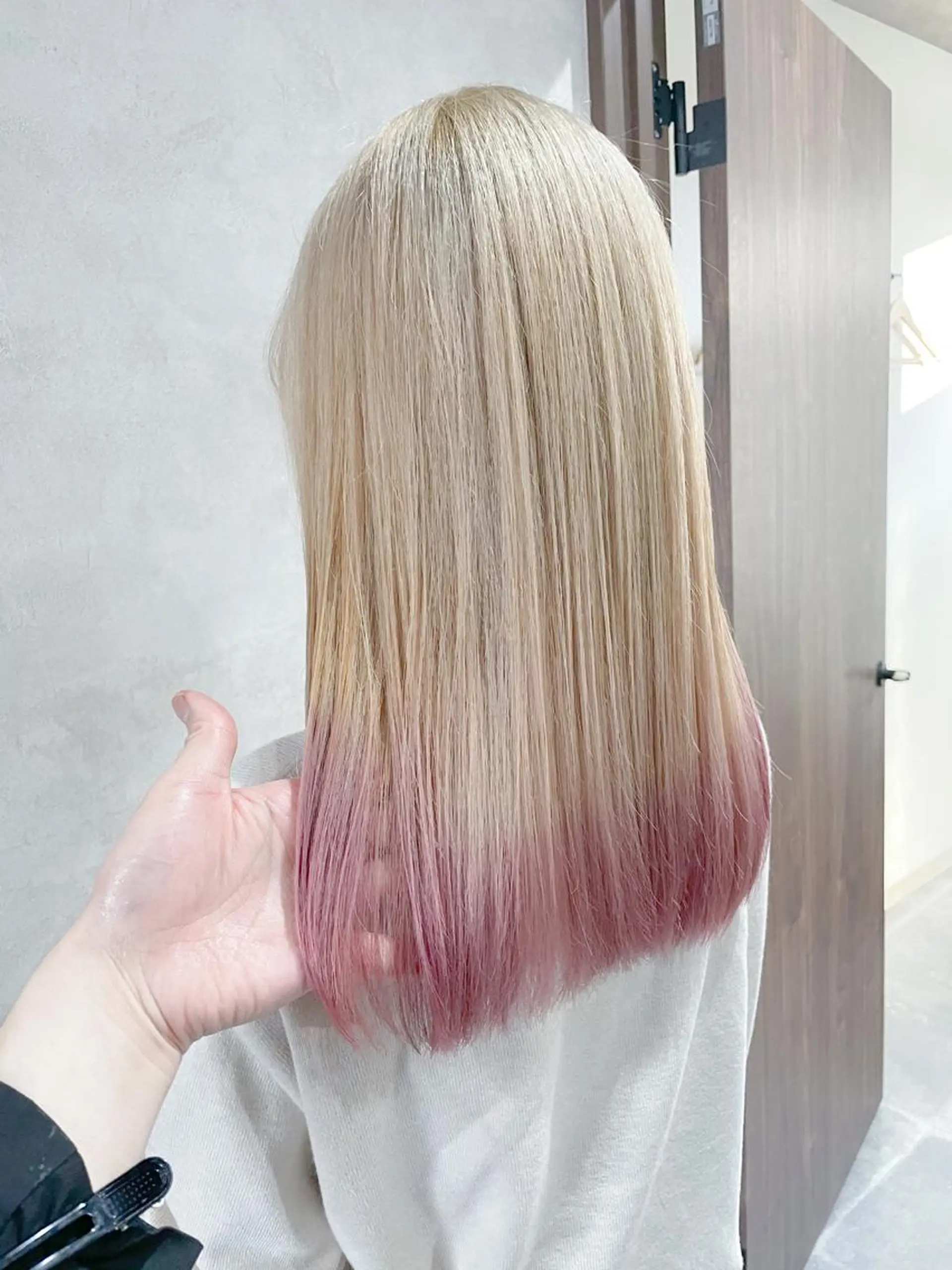 セミロング カラー ブリーチ 抜きっぱなしブロンド ピンクカラー ⭐️ショート、ボブ 特化美容師⭐️祐介のヘアスタイル
