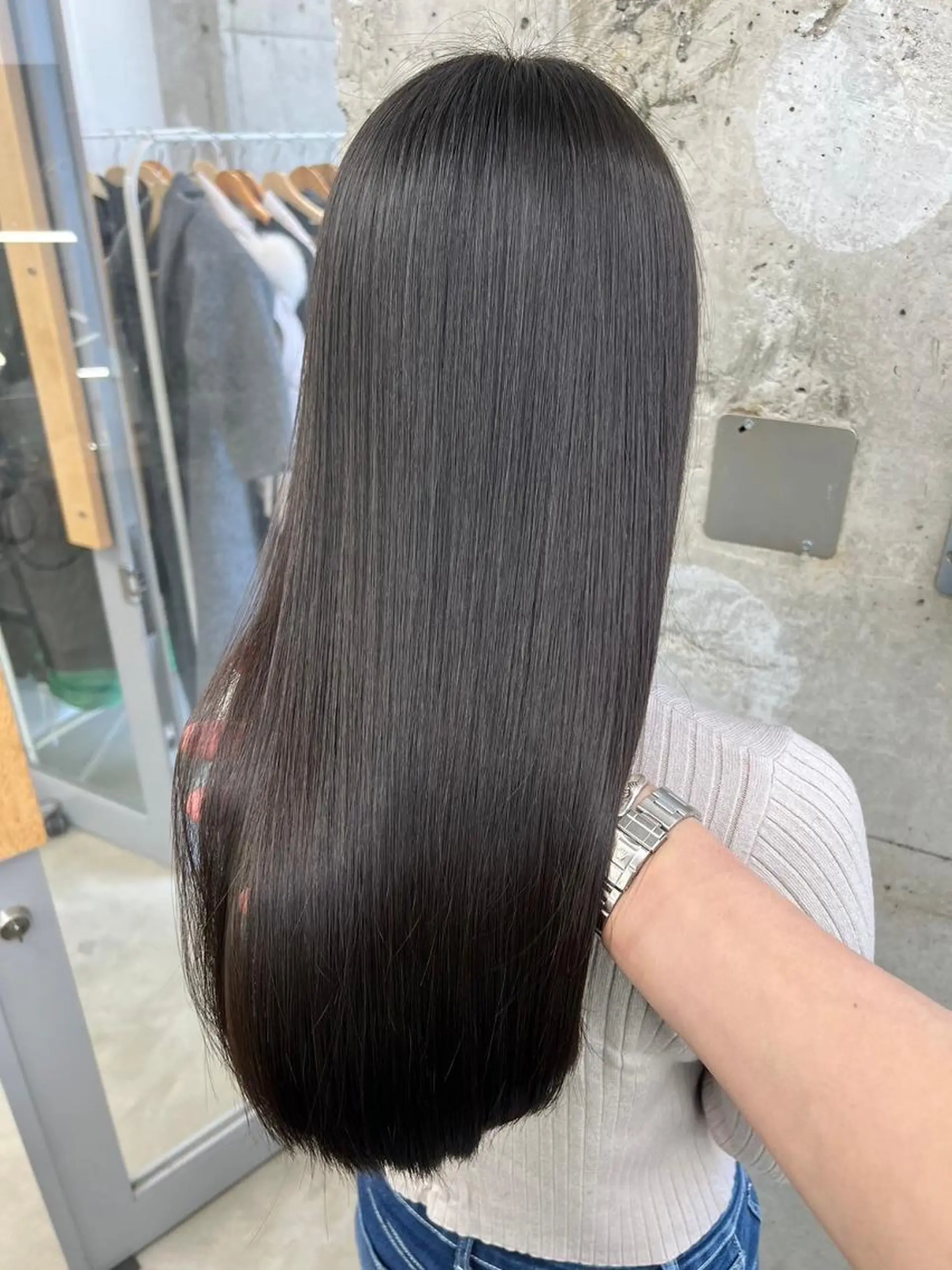 セミロング パーマ カラー セミロングパーマ アディクシーカラー ベージュカラー ケアカラー 透明感カラー ヘアカラー トリートメント ヘアケア特化型サロン newi 梅田のヘアスタイル