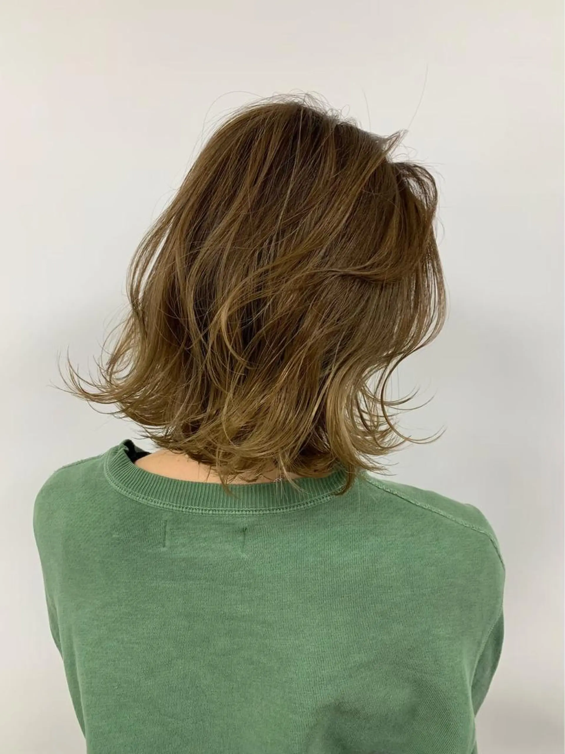 ショート カラー LEVIJU なつみのヘアスタイル