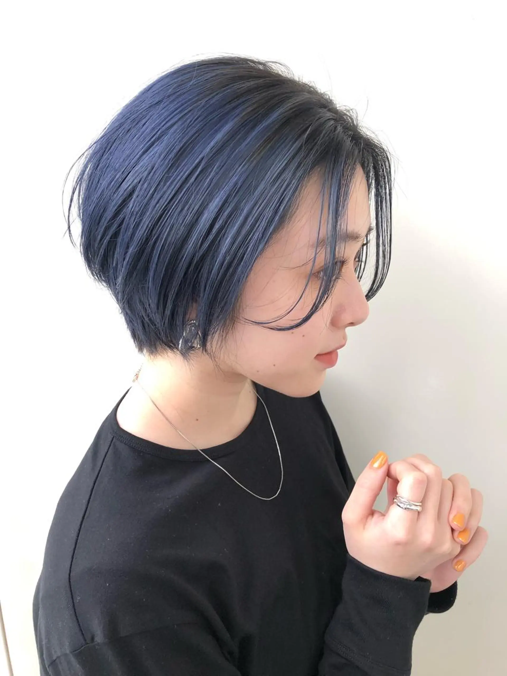 ショート カラー ANNA /艶髪/ハイトーンのヘアスタイル