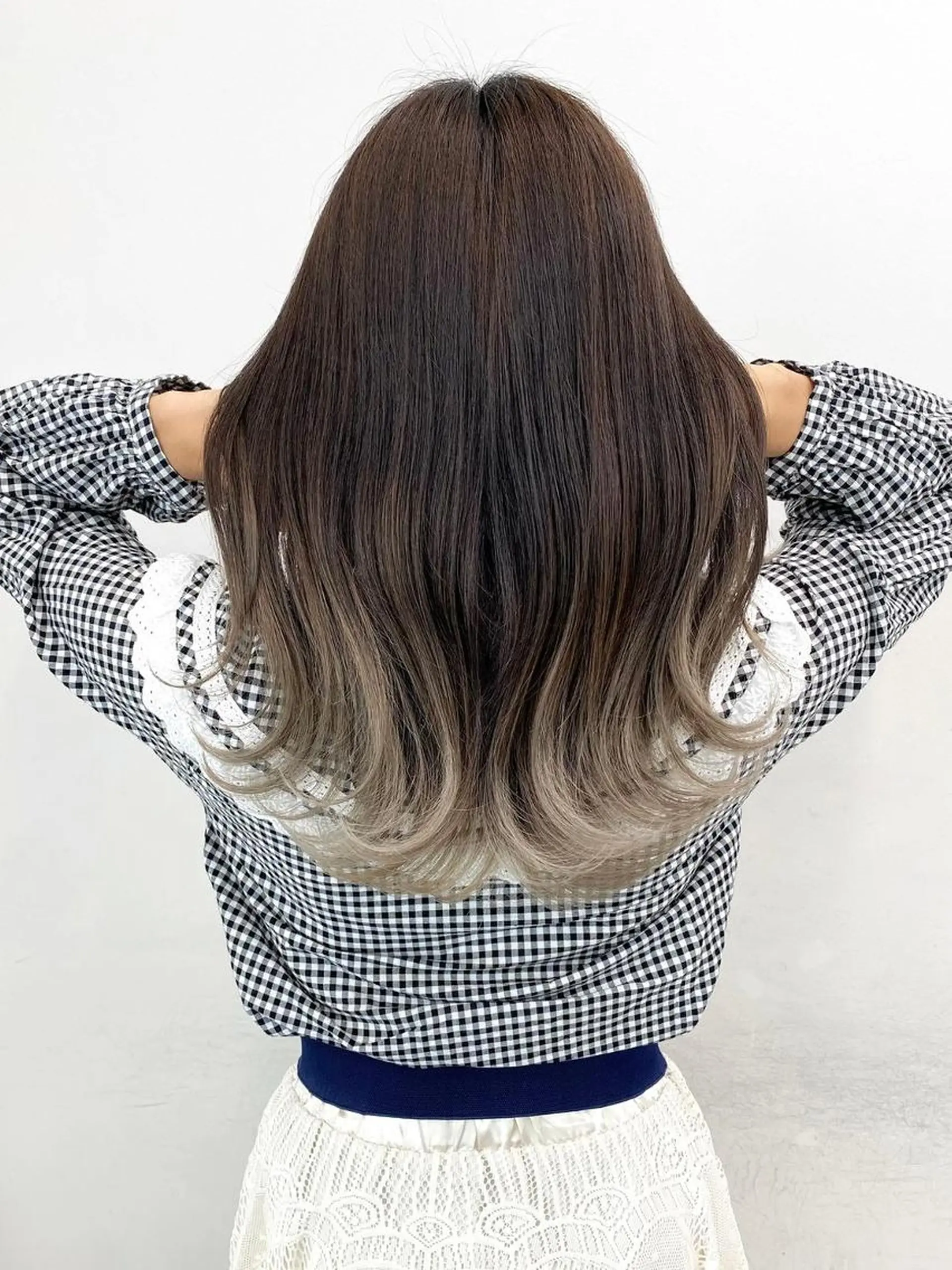 セミロング アッシュ アッシュブラック 公式 Ease by amble luxeのヘアスタイル