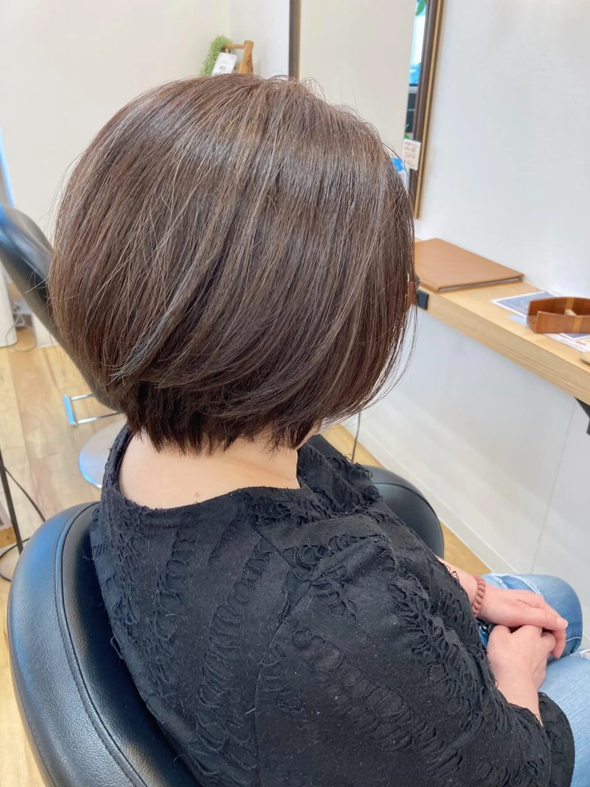 ショート ハイライト カット ヘアカラー 大野 まゆのヘアスタイル
