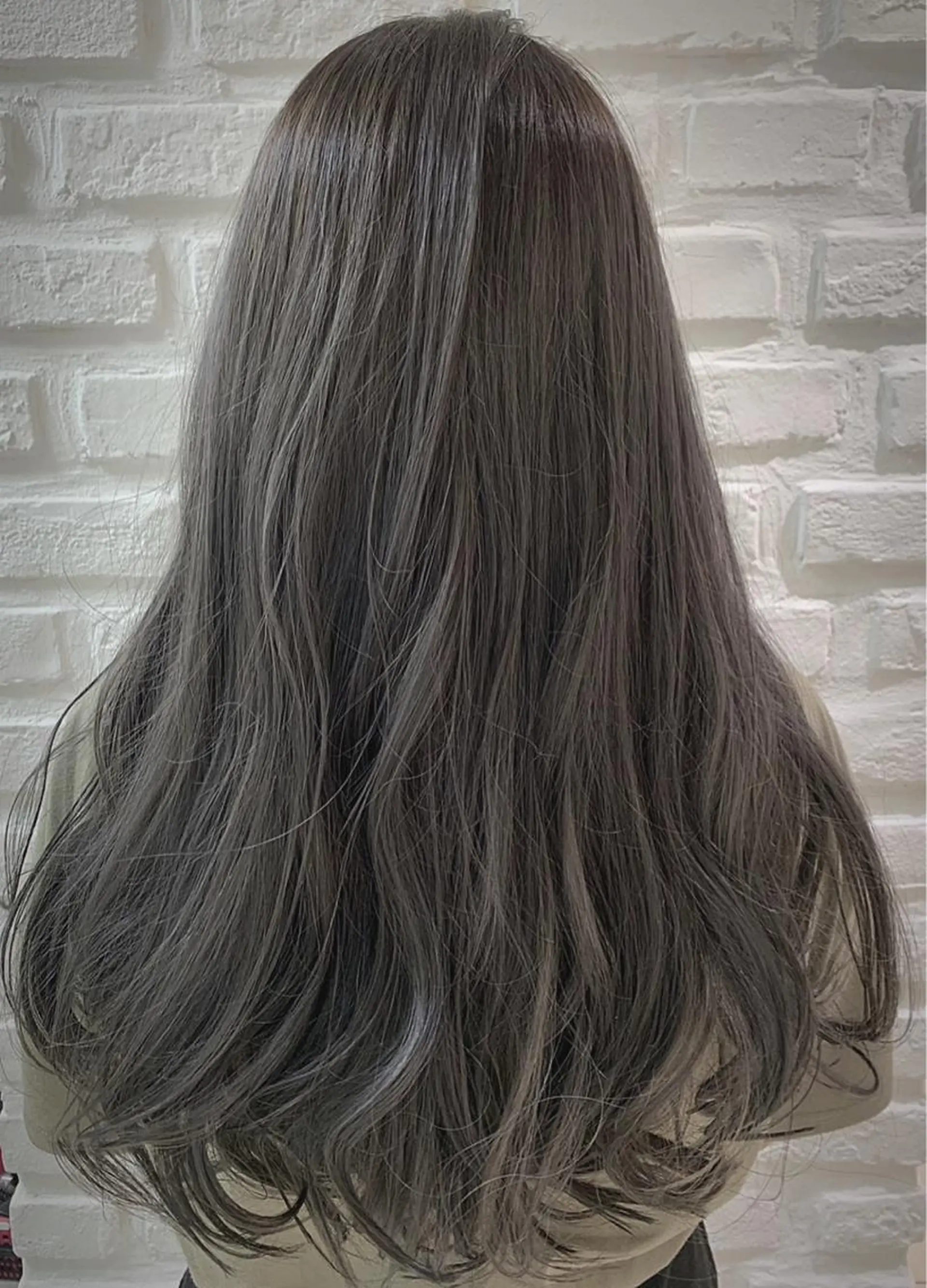 ロング カラー ブリーチ グレージュ ハイライトカラー イルミナカラー ハイライト カット ヘアカラー トリートメント 【デザインカラー】 粥川佳日望のヘアスタイル