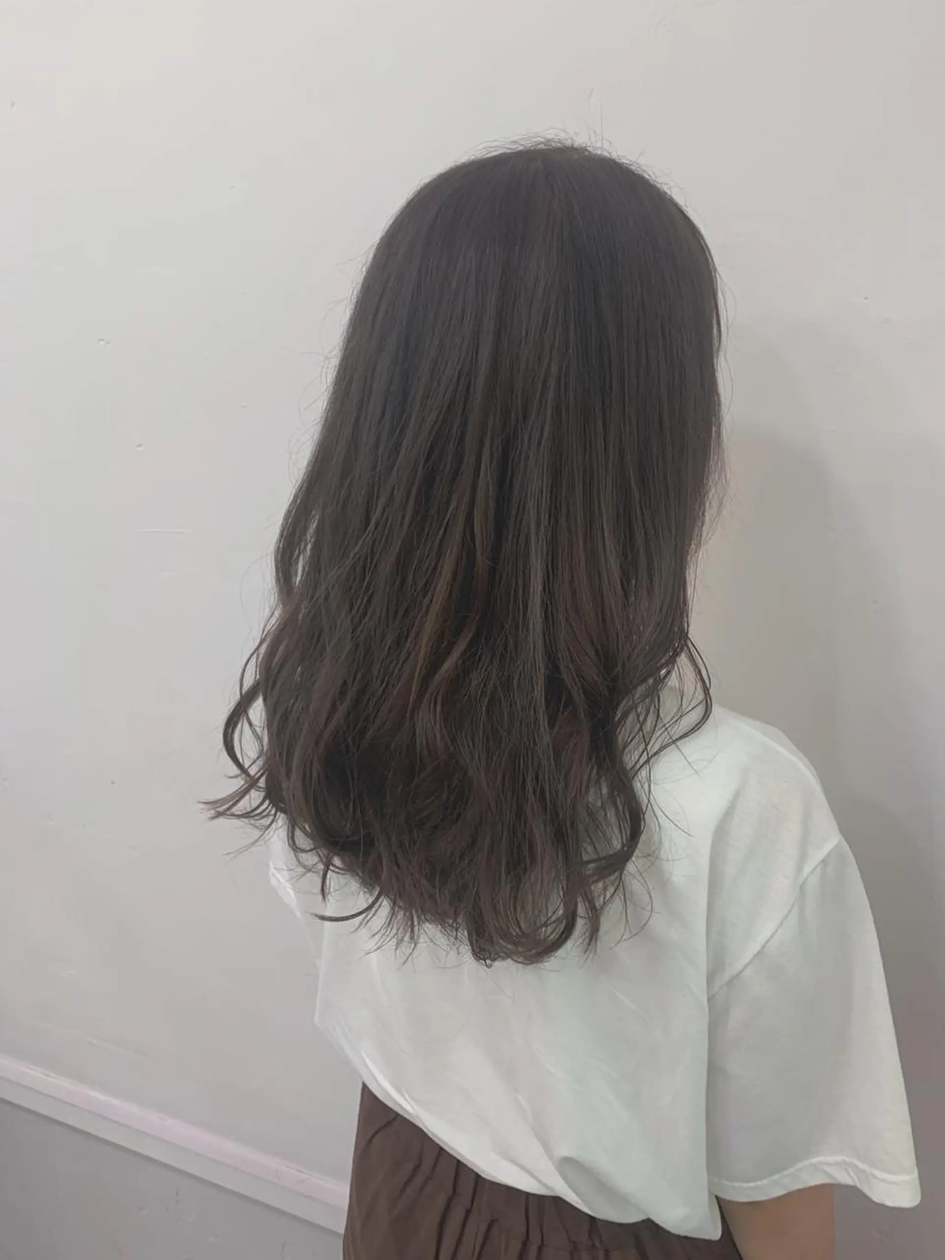 ロング カラー ブリーチ ブラウンカラー ショコラブラウン ヘアカラー トリートメント chama レイヤーカットのヘアスタイル