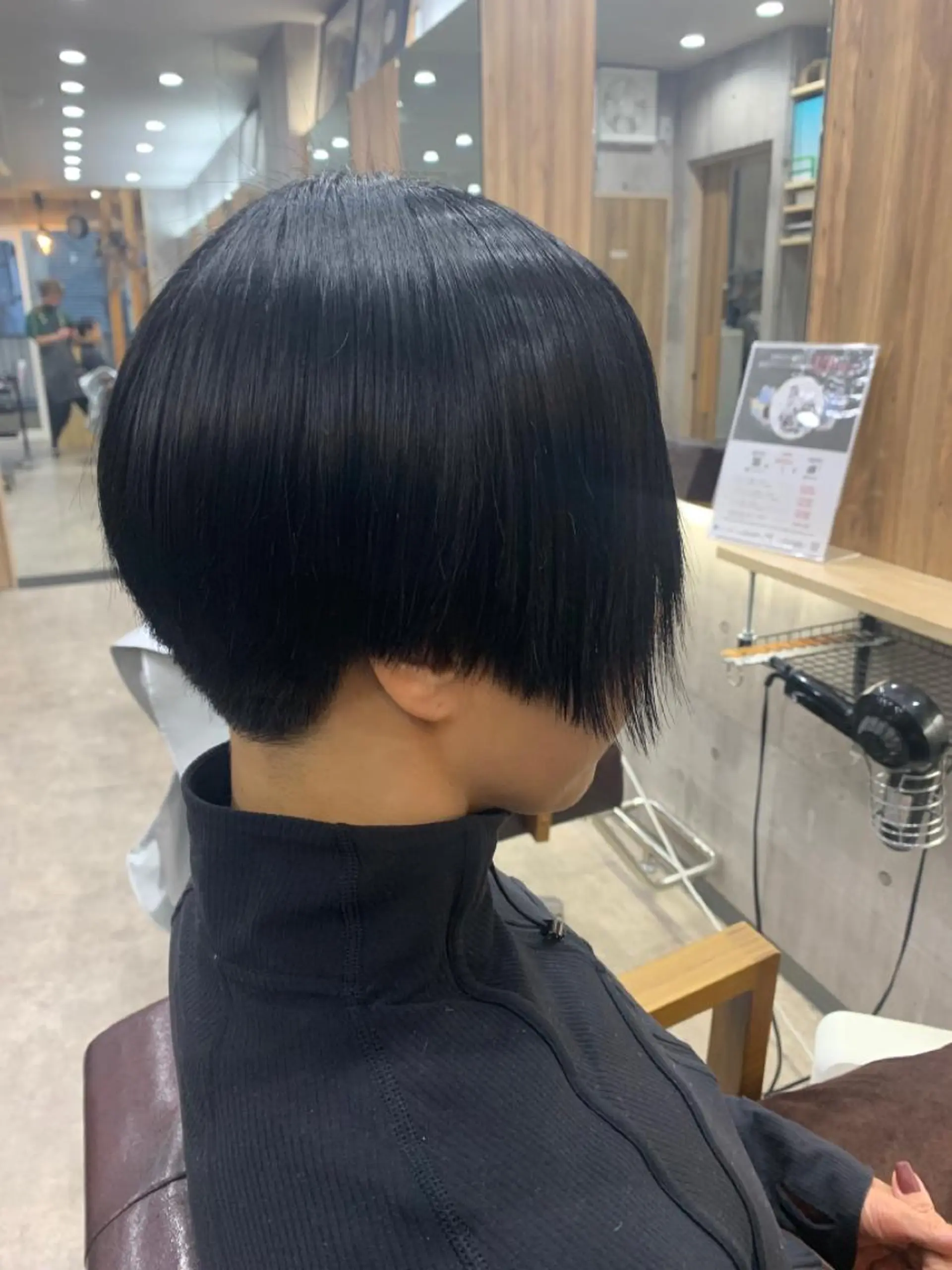 ショート カラー バレイヤージュ 黒髪 ブリーチ ケアブリーチ ダブルカラー カット hair salon mementoのヘアスタイル
