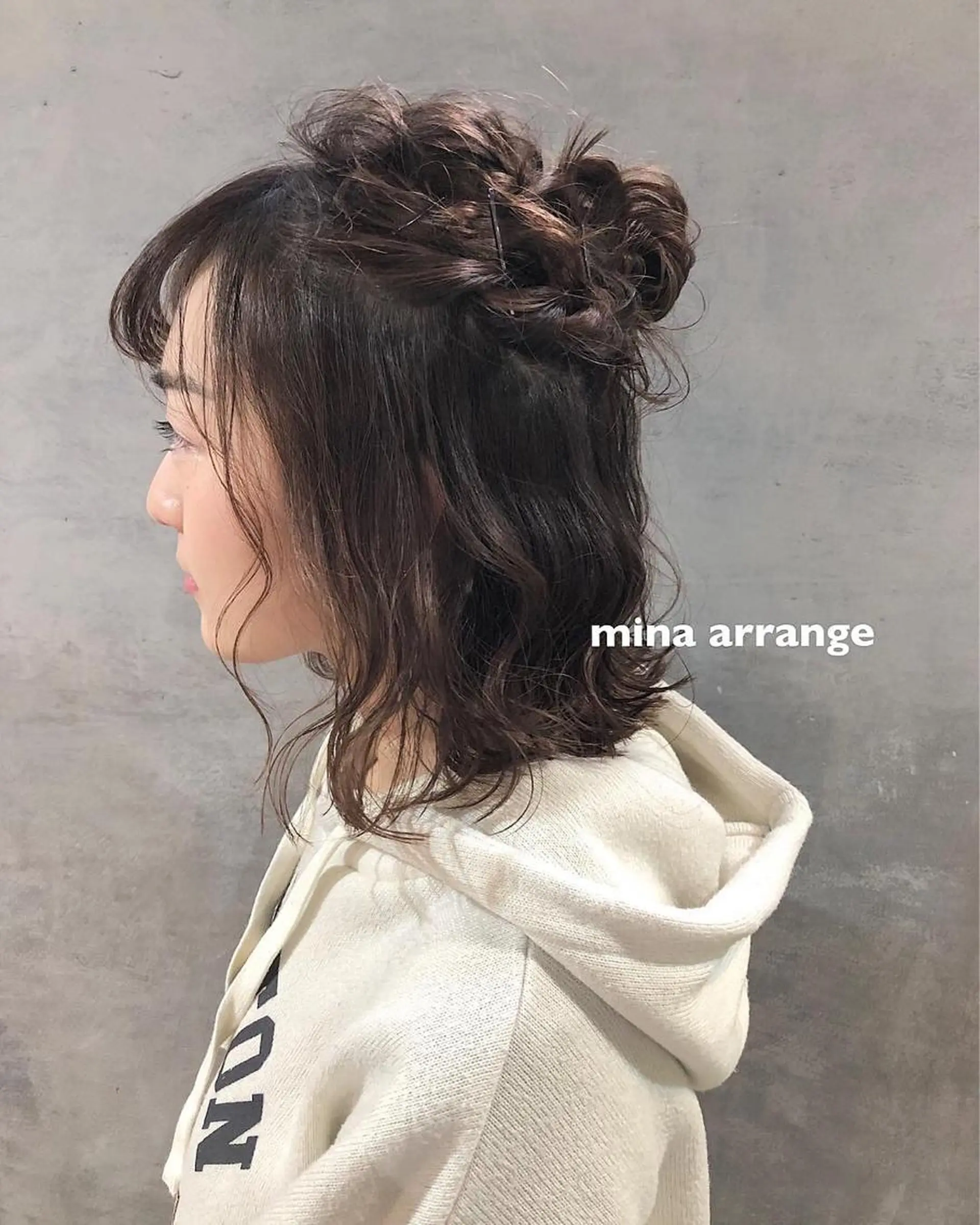 ミディアム カラー ツキノキ ミナのヘアスタイル