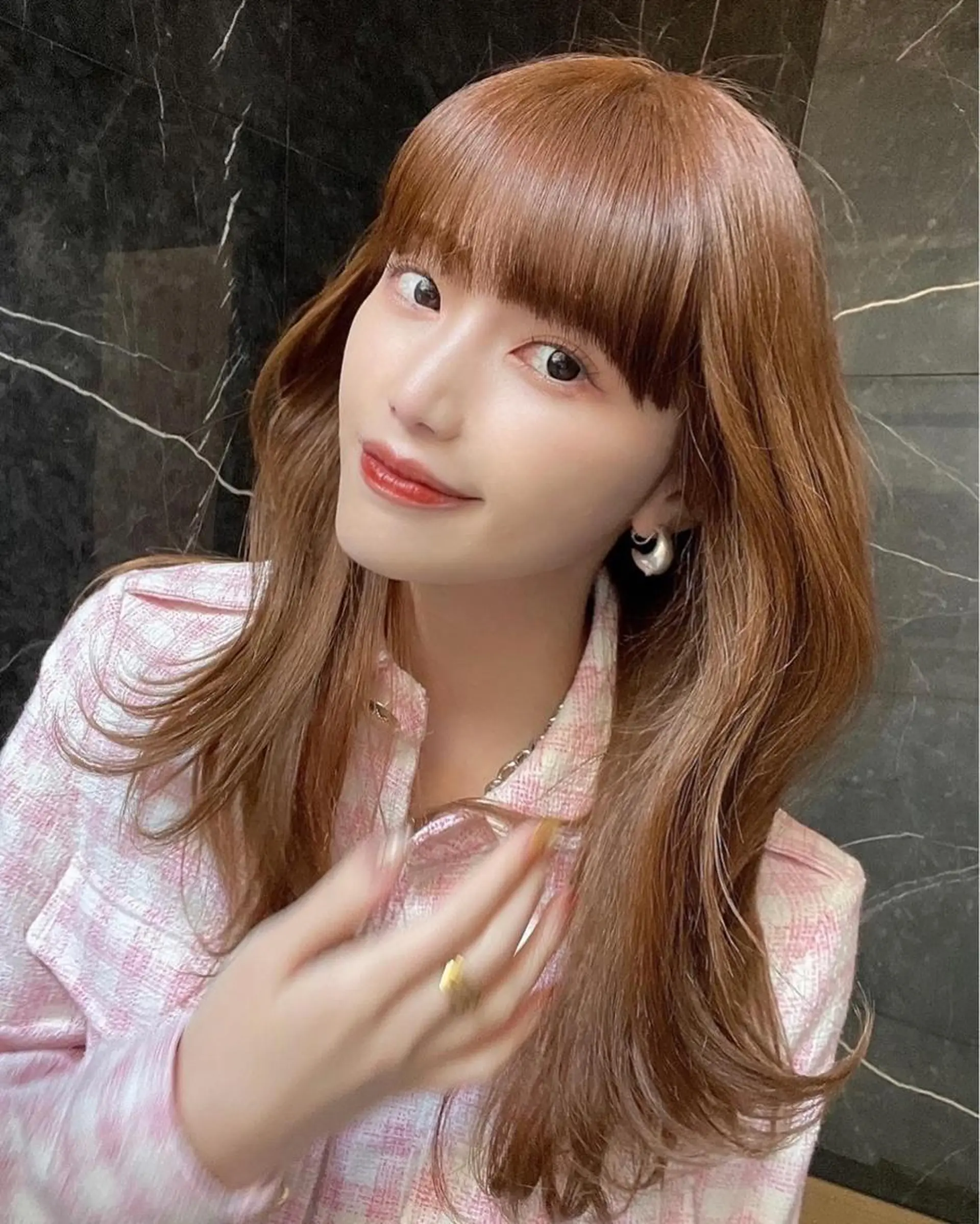 セミロング くびれヘア エギョモリ 顔まわりレイヤー 顔周りカット かきあげバング カット ヘアカラー トリートメント ボブパーマ ウルフパーマのヘアスタイル