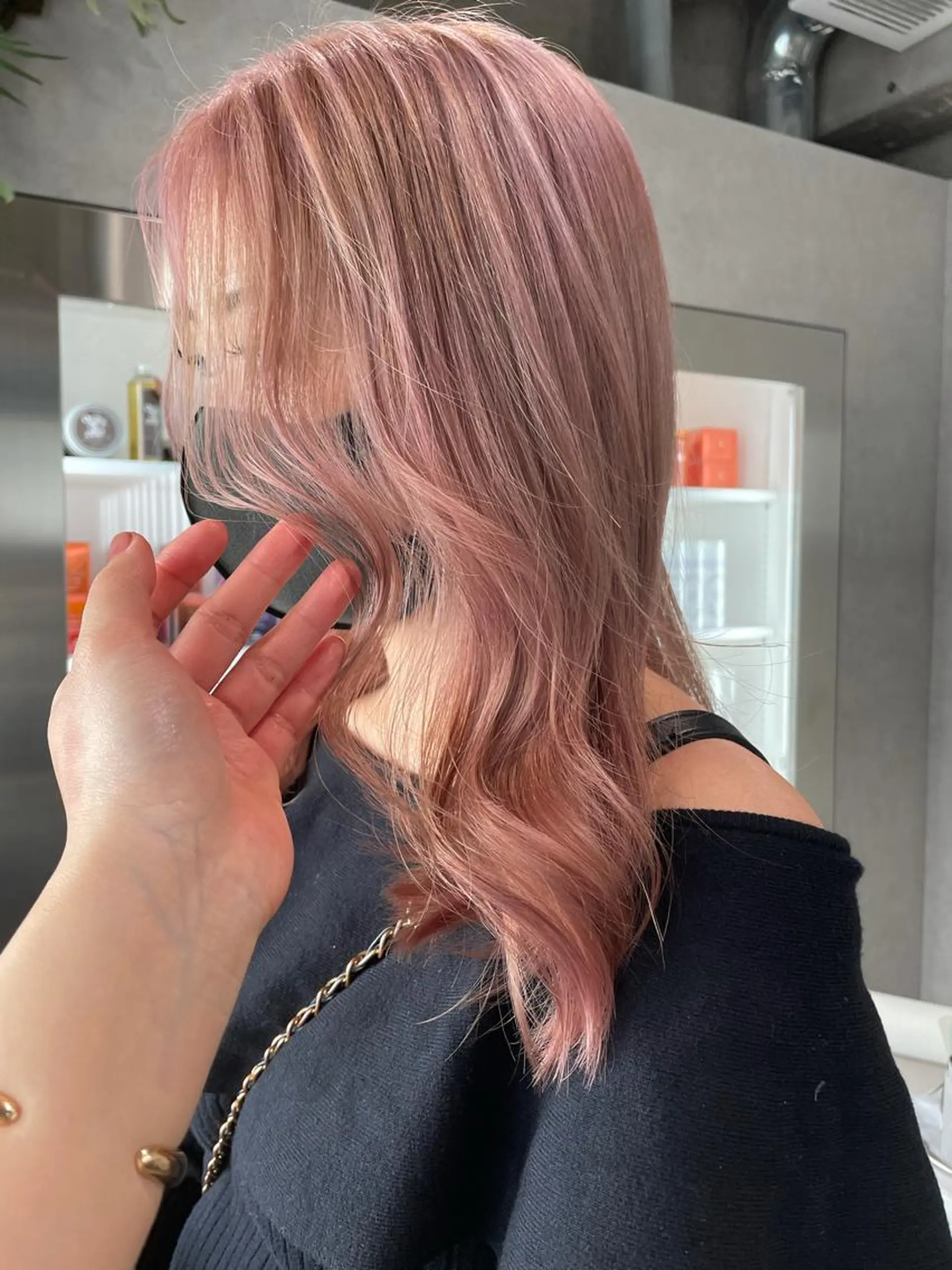 ロング カラー ブリーチ 透明感カラー ピンクカラー ヘアカラー ナチュラル透明感🌱 小山美樹子のヘアスタイル