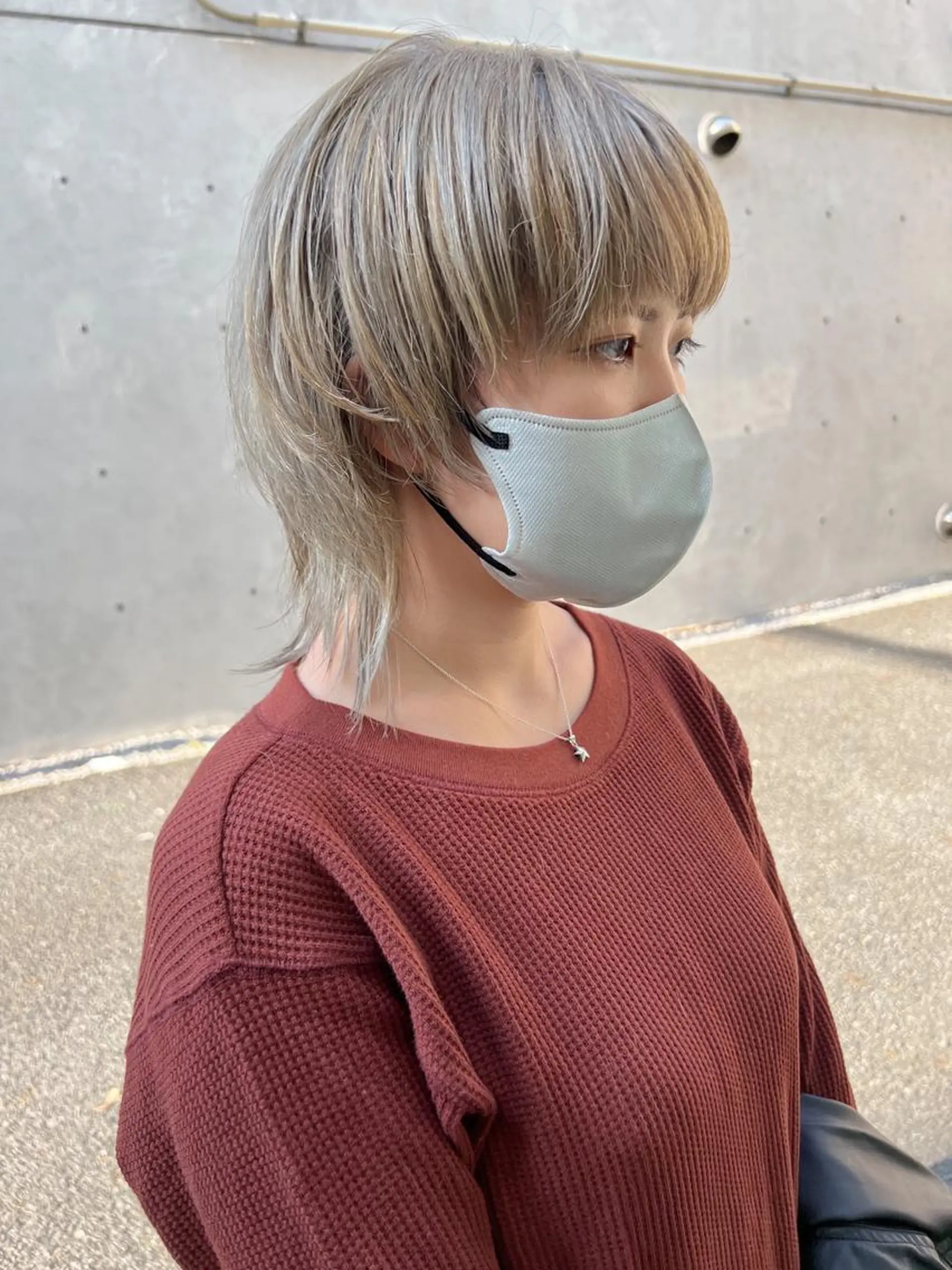 ショート カラー ショートボブ ベージュカラー ブリーチ ケアブリーチ 透明感カラー ヘアカラー トリートメント a moment(モーメント)所属・蔵前 デザインカット KOBAYASHIのヘアスタイル
