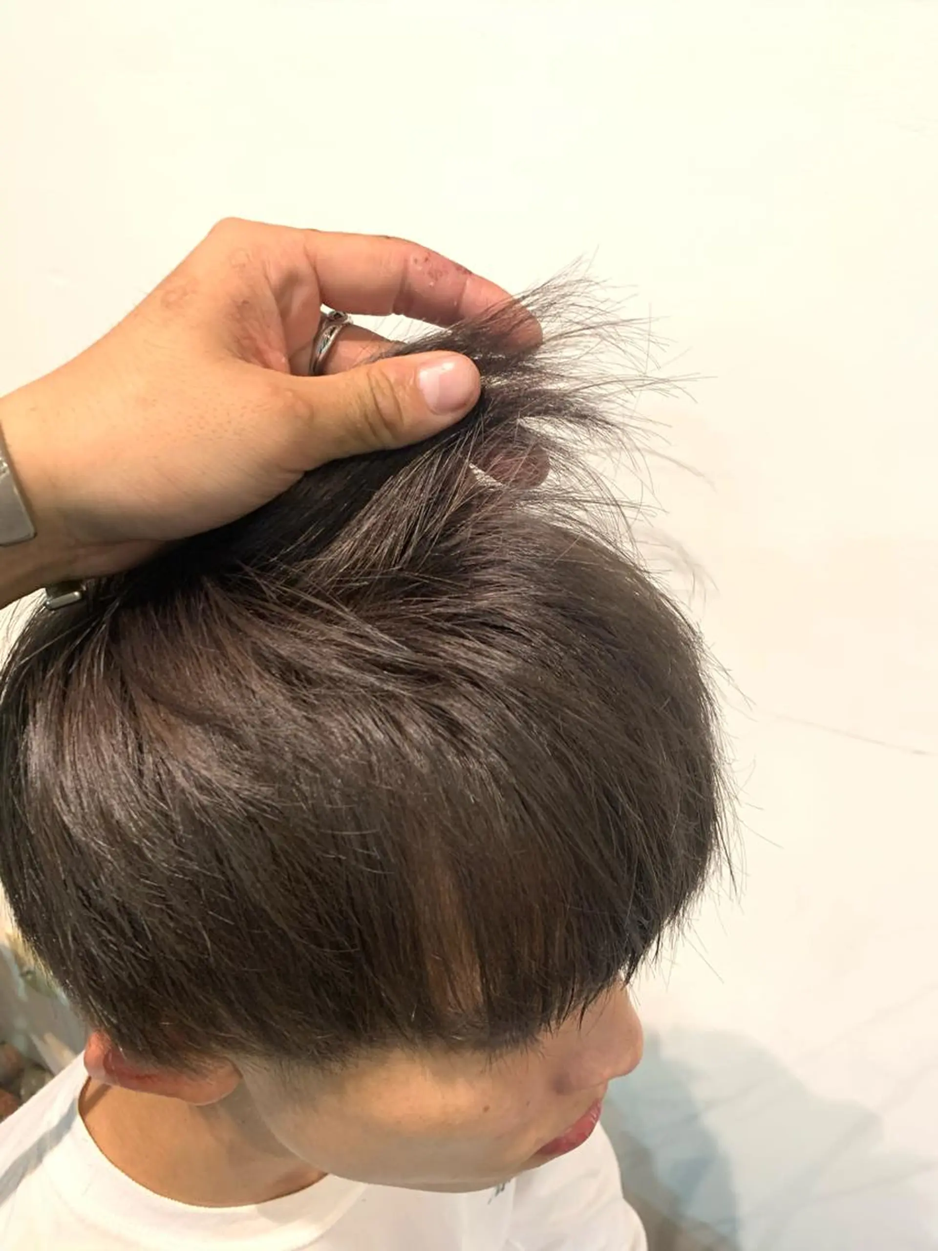 ショート アッシュ カット ヘアカラー トリートメント 山口 竣也のヘアスタイル