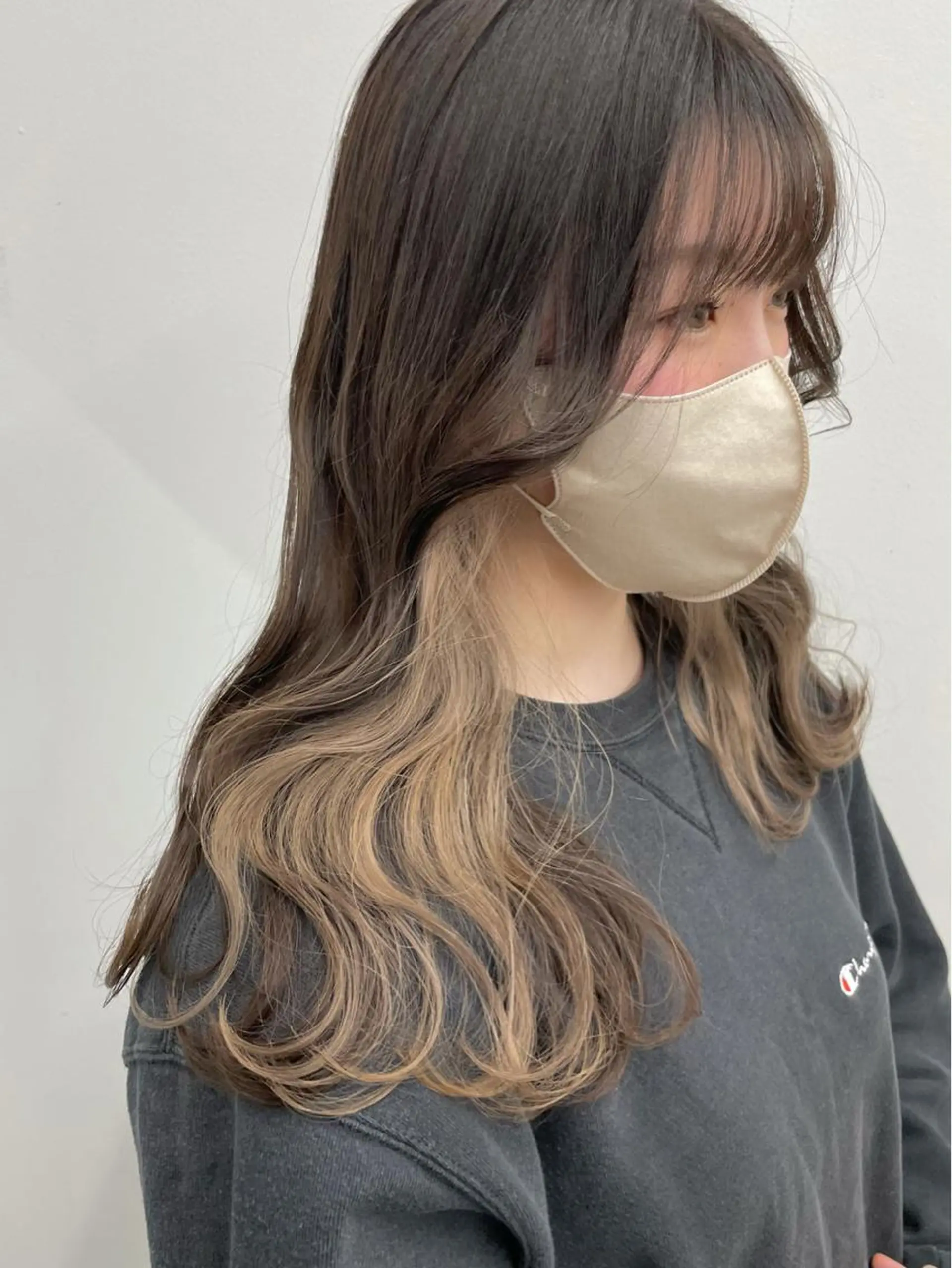 ミディアム カラー ヘアアレンジ ベージュカラー ブリーチ イヤリングカラー ホワイトベージュ ヘアカラー トリートメント 🦄インナーカラー 🦄貫井彩花のヘアスタイル