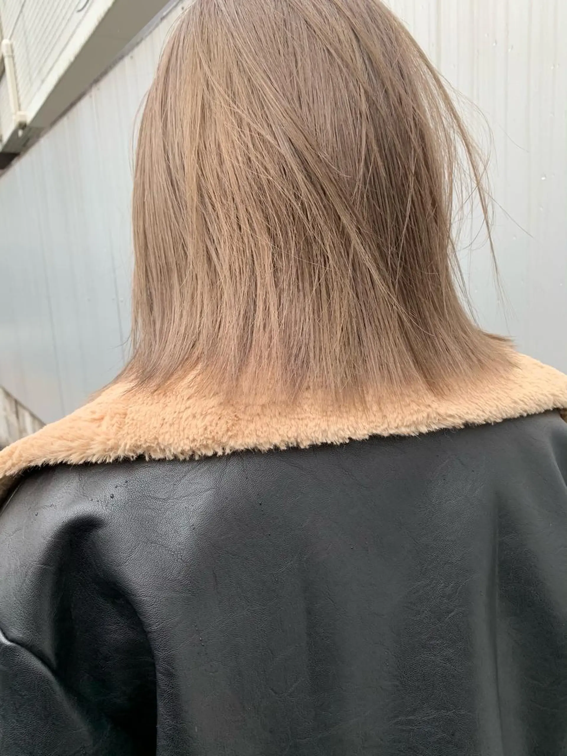 ミディアム カラー ヘアアレンジ ベージュカラー ブリーチ ミルクティーベージュ カット ヘアカラー トリートメント 🌿ニュアンスパーマ /ショート淳平のヘアスタイル