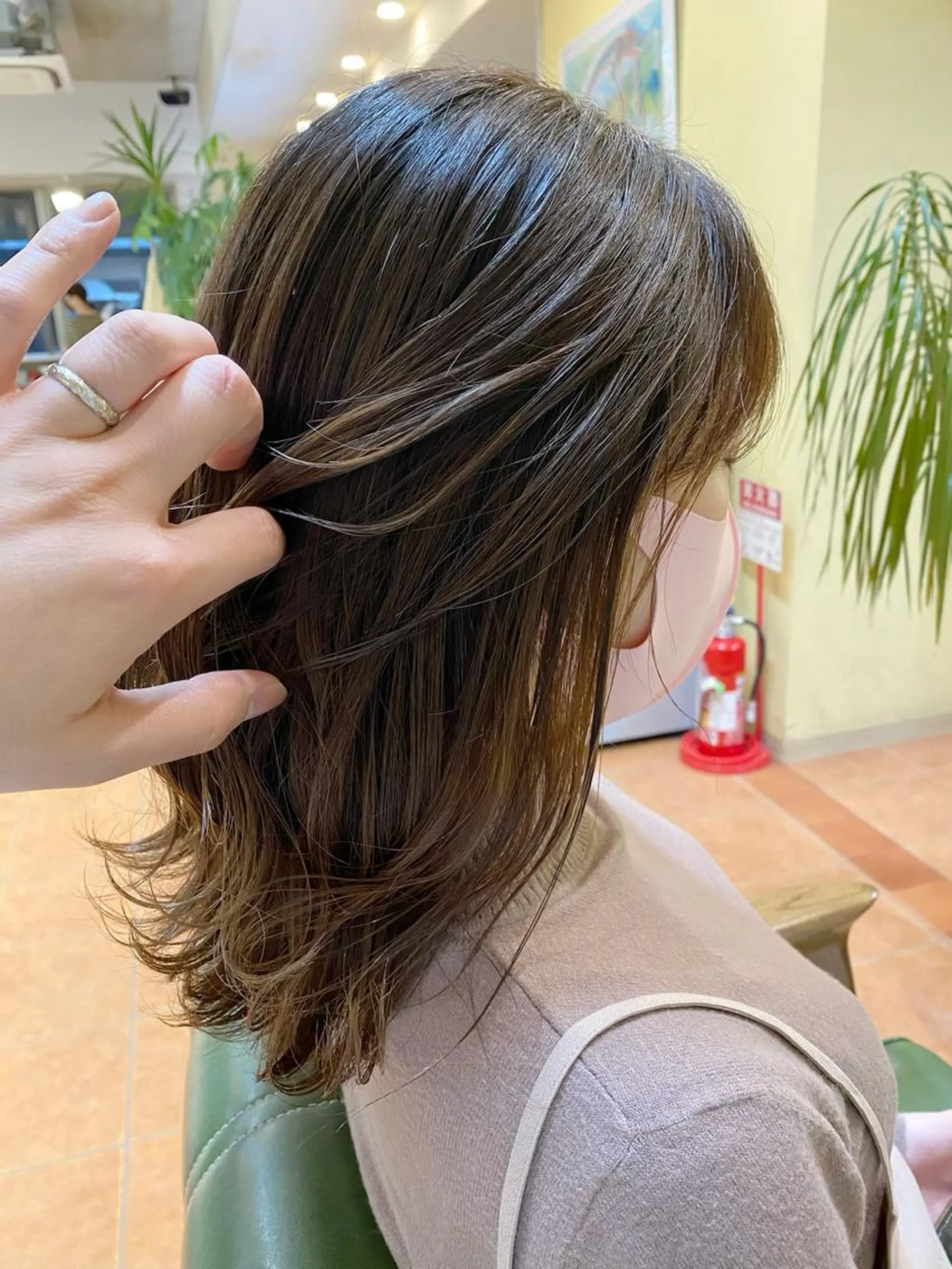ミディアム カラー ヘアカラー トリートメント 石井 佑樹のヘアスタイル