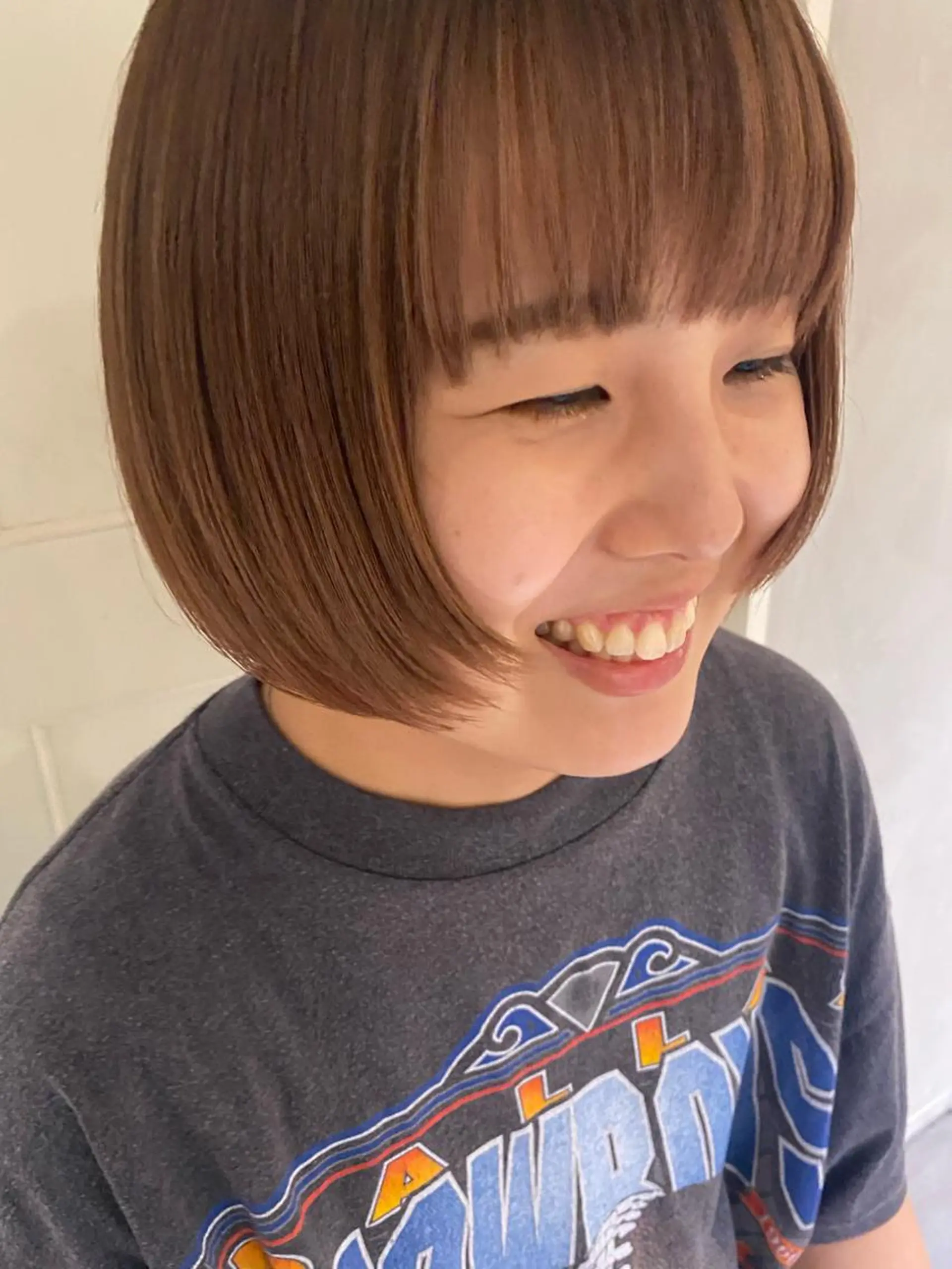 ショート ボブ レイヤーカット 小顔カット カット トリートメント デザインカラー/パー マ🦖外岡咲希🦖のヘアスタイル