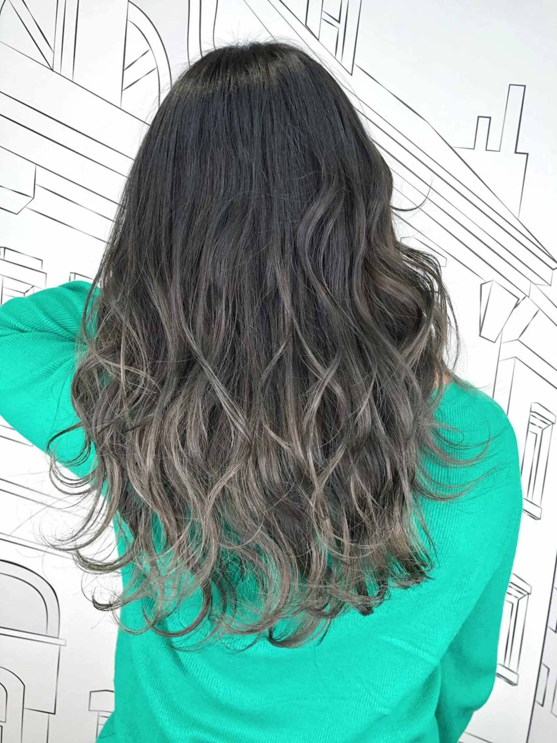 セミロング カラー アッシュ グラデーションカラー レイヤー⭐️カラー ⭐️平川雅史のヘアスタイル