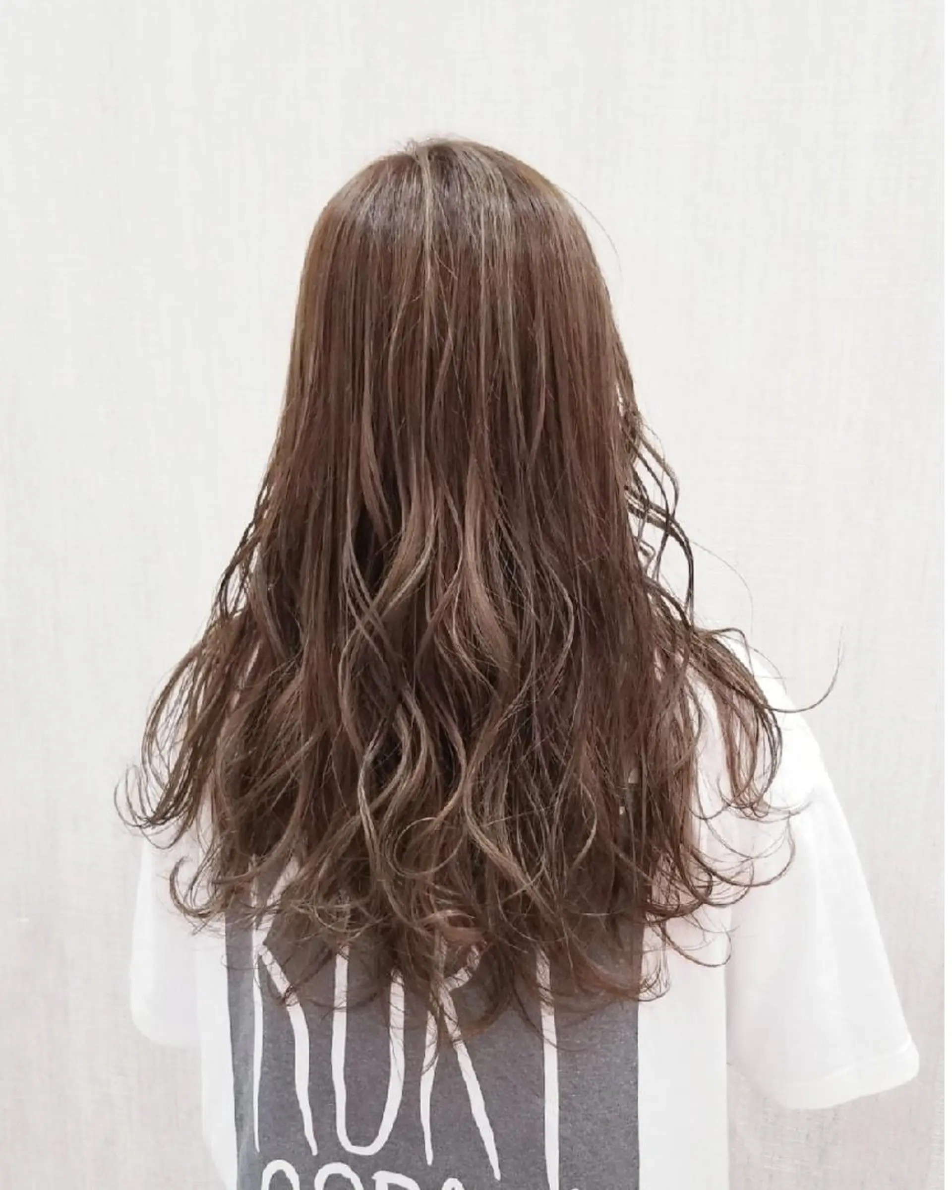ロング カラー ベージュカラー ハイライトカラー ハイライト カット ヘアカラー ✂韓国ヘア髪質改善 レイヤー代表西村功平のヘアスタイル