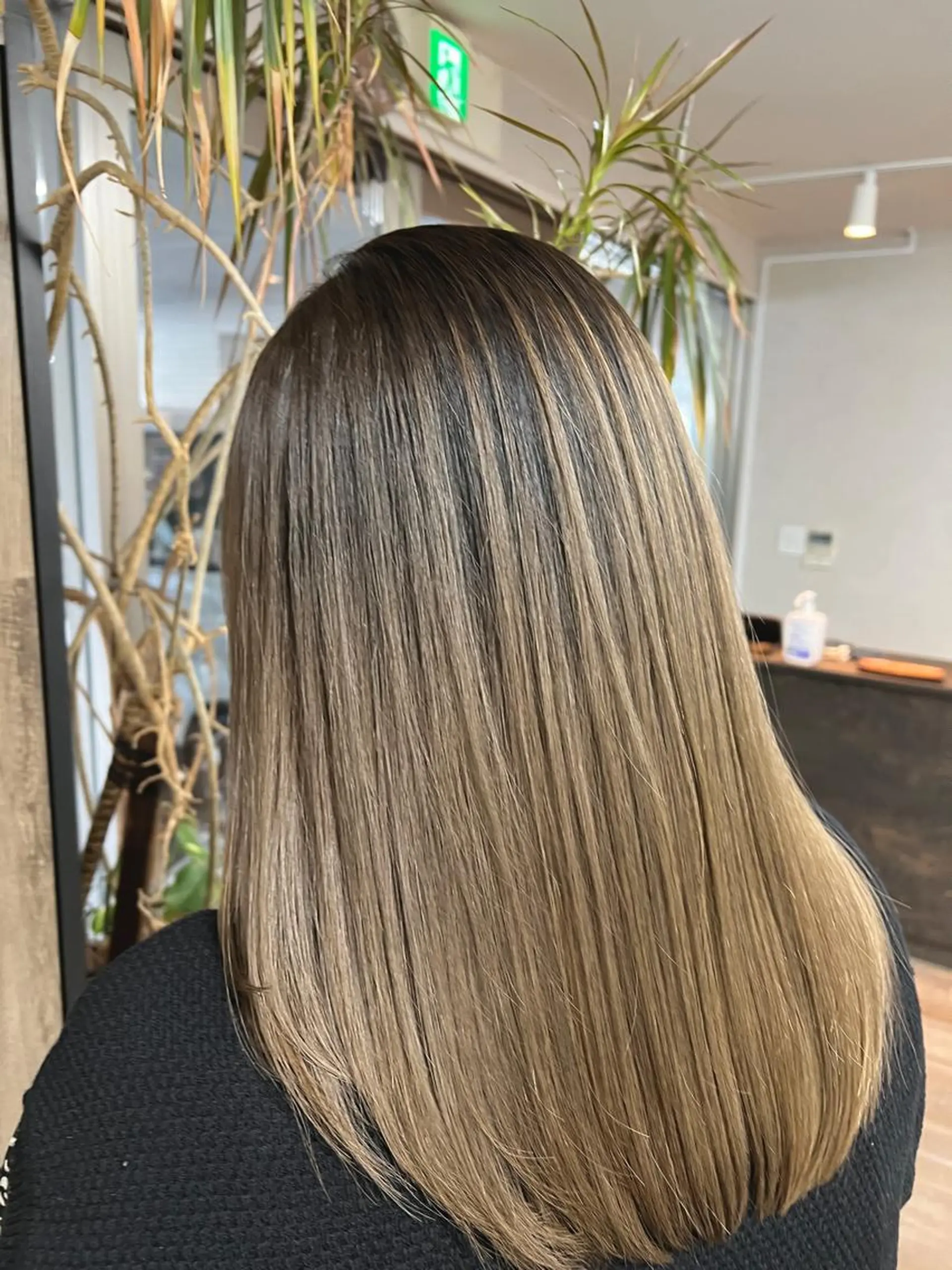 ロング カラー バレイヤージュ ブリーチ ケアブリーチ ダブルカラー イヤリングカラー ヘアカラー 🌷かわばた めい🌷のヘアスタイル