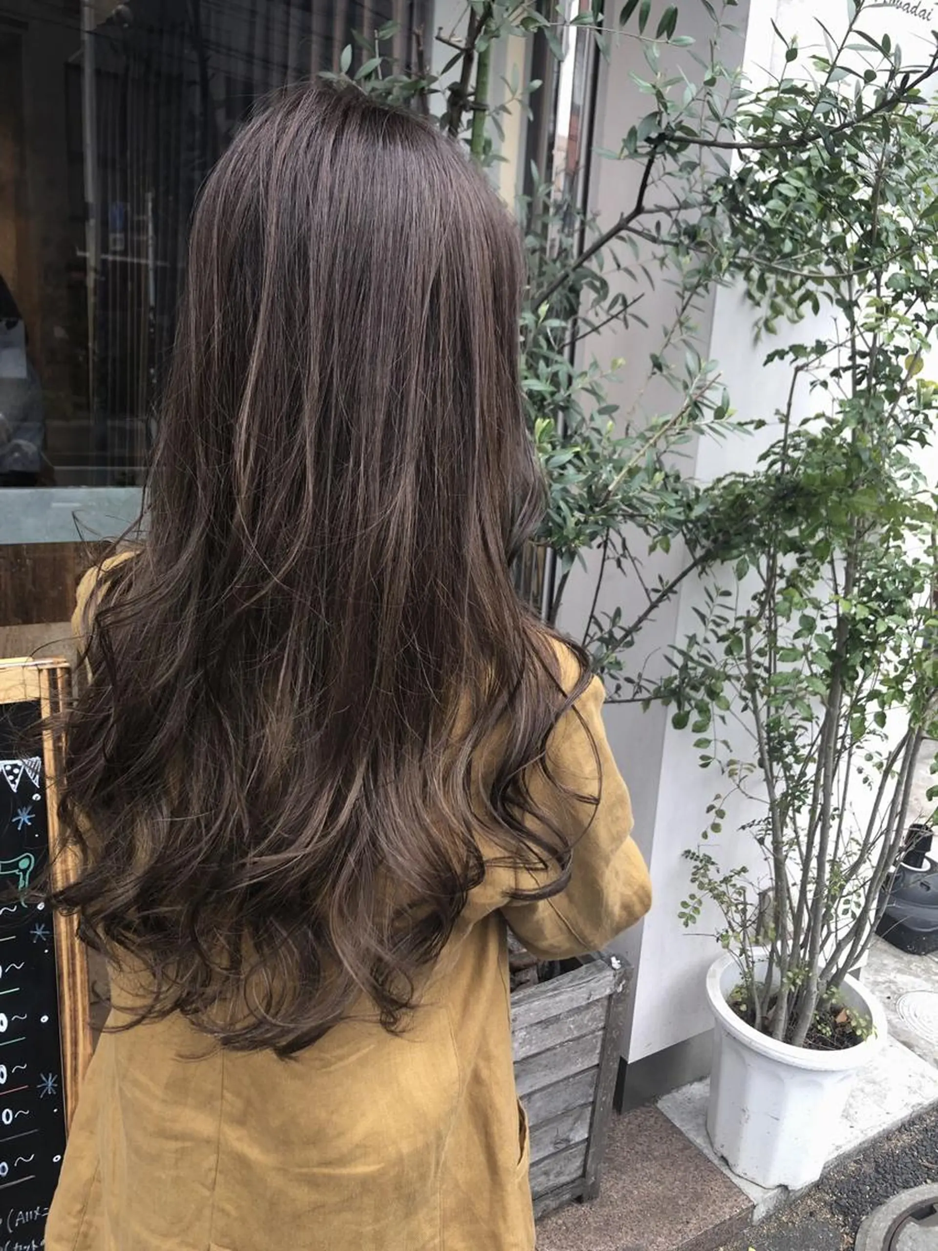 ロング レイヤーカット🌈 透明感カラー🌷ユリのヘアスタイル